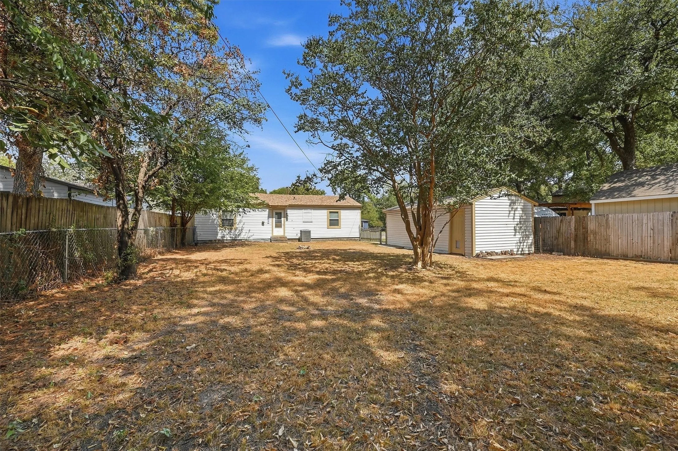 Single Family Residence For Sale in Grayson County , 111 Atkinson Drive, Sherman, Texas 75092, 3 Bedroom, 1 Bathroom, 1 Garage spaces, 1,048 Sqft, built in 1955, mls#21374011, Real Estate Agent in Sherman, Homes For Sale in Grayson county, Homes For Sale in Sherman, Realtor in Sherman Texas, Real Estate Brokerage Independent Realty Texas, Luminita Cordes Realtor