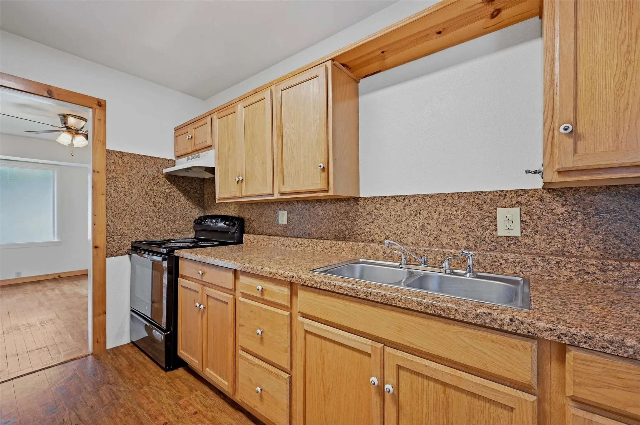 Single Family Residence For Sale in Grayson County , 111 Atkinson Drive, Sherman, Texas 75092, 3 Bedroom, 1 Bathroom, 1 Garage spaces, 1,048 Sqft, built in 1955, mls#21374011, Real Estate Agent in Sherman, Homes For Sale in Grayson county, Homes For Sale in Sherman, Realtor in Sherman Texas, Real Estate Brokerage Independent Realty Texas, Luminita Cordes Realtor