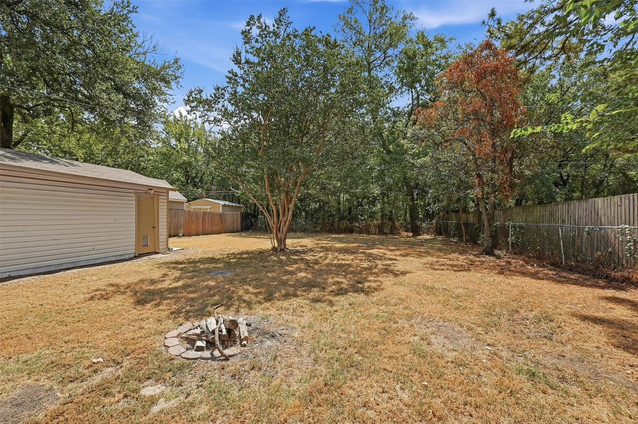 Single Family Residence For Sale in Grayson County , 111 Atkinson Drive, Sherman, Texas 75092, 3 Bedroom, 1 Bathroom, 1 Garage spaces, 1,048 Sqft, built in 1955, mls#21374011, Real Estate Agent in Sherman, Homes For Sale in Grayson county, Homes For Sale in Sherman, Realtor in Sherman Texas, Real Estate Brokerage Independent Realty Texas, Luminita Cordes Realtor
