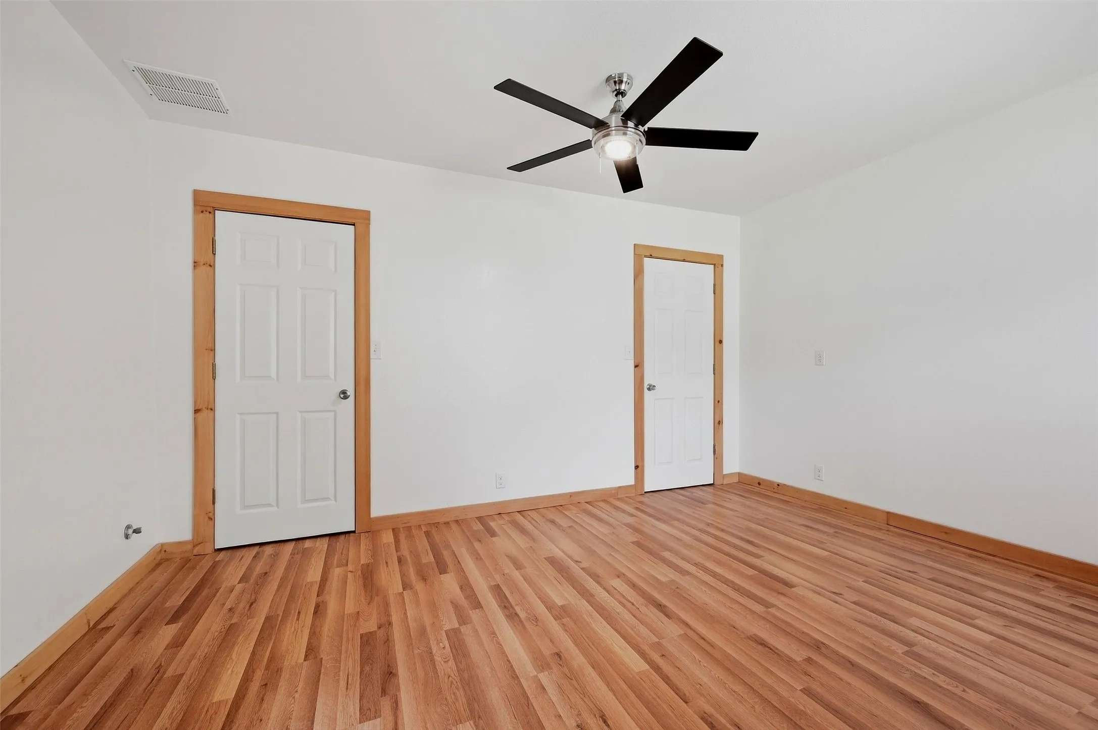 Single Family Residence For Sale in Grayson County , 111 Atkinson Drive, Sherman, Texas 75092, 3 Bedroom, 1 Bathroom, 1 Garage spaces, 1,048 Sqft, built in 1955, mls#21374011, Real Estate Agent in Sherman, Homes For Sale in Grayson county, Homes For Sale in Sherman, Realtor in Sherman Texas, Real Estate Brokerage Independent Realty Texas, Luminita Cordes Realtor