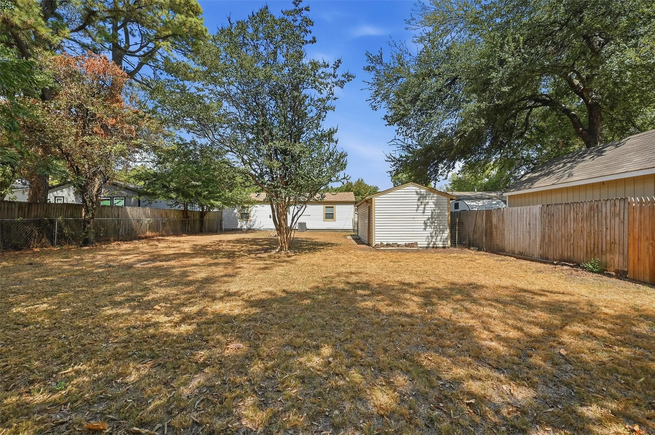 Single Family Residence For Sale in Grayson County , 111 Atkinson Drive, Sherman, Texas 75092, 3 Bedroom, 1 Bathroom, 1 Garage spaces, 1,048 Sqft, built in 1955, mls#21374011, Real Estate Agent in Sherman, Homes For Sale in Grayson county, Homes For Sale in Sherman, Realtor in Sherman Texas, Real Estate Brokerage Independent Realty Texas, Luminita Cordes Realtor