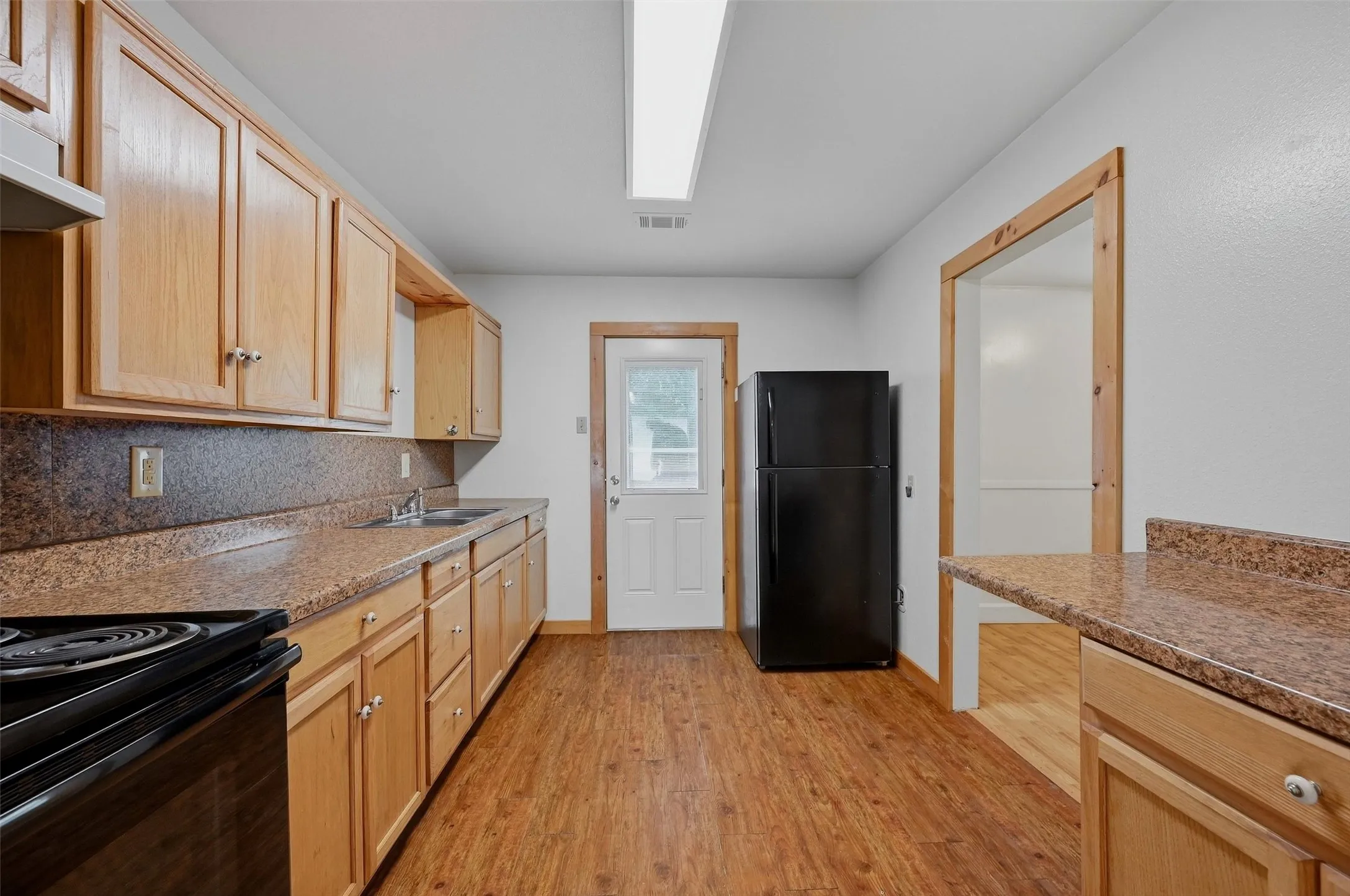 Single Family Residence For Sale in Grayson County , 111 Atkinson Drive, Sherman, Texas 75092, 3 Bedroom, 1 Bathroom, 1 Garage spaces, 1,048 Sqft, built in 1955, mls#21374011, Real Estate Agent in Sherman, Homes For Sale in Grayson county, Homes For Sale in Sherman, Realtor in Sherman Texas, Real Estate Brokerage Independent Realty Texas, Luminita Cordes Realtor