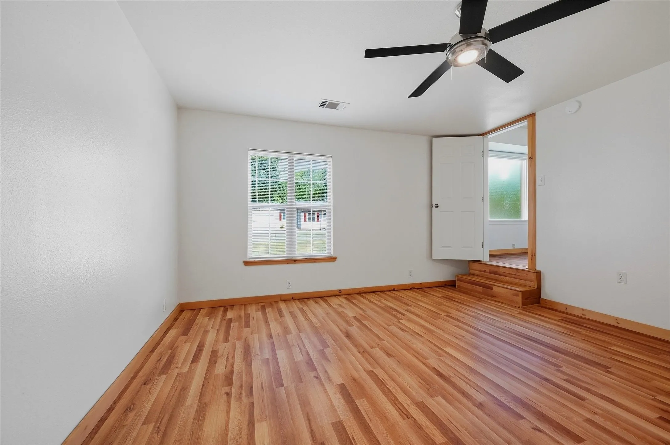Single Family Residence For Sale in Grayson County , 111 Atkinson Drive, Sherman, Texas 75092, 3 Bedroom, 1 Bathroom, 1 Garage spaces, 1,048 Sqft, built in 1955, mls#21374011, Real Estate Agent in Sherman, Homes For Sale in Grayson county, Homes For Sale in Sherman, Realtor in Sherman Texas, Real Estate Brokerage Independent Realty Texas, Luminita Cordes Realtor