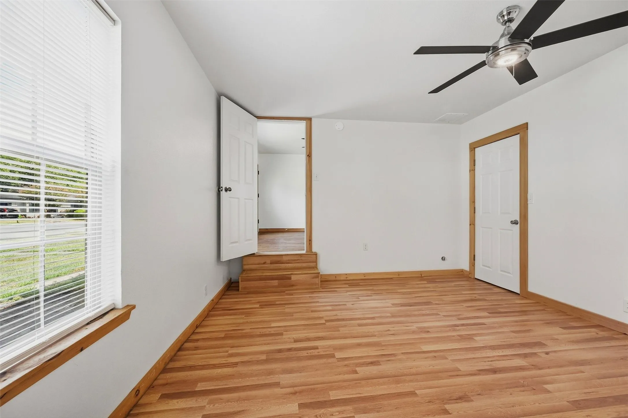 Single Family Residence For Sale in Grayson County , 111 Atkinson Drive, Sherman, Texas 75092, 3 Bedroom, 1 Bathroom, 1 Garage spaces, 1,048 Sqft, built in 1955, mls#21374011, Real Estate Agent in Sherman, Homes For Sale in Grayson county, Homes For Sale in Sherman, Realtor in Sherman Texas, Real Estate Brokerage Independent Realty Texas, Luminita Cordes Realtor