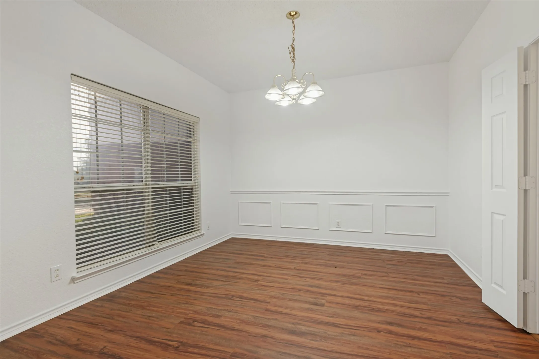 Single Family Residence For Rent in Dallas County , 3205 Cantura Drive, Mesquite, Texas 75181, 6 Bedroom, 3 Bathroom, 2 Garage spaces, 3,028 Sqft, built in 2000, mls#21374566, Real Estate Agent in Mesquite, Homes For Rent in Dallas county, Homes For Rent in Mesquite, Realtor in Mesquite Texas, Real Estate Brokerage Independent Realty Texas, Luminita Cordes Realtor