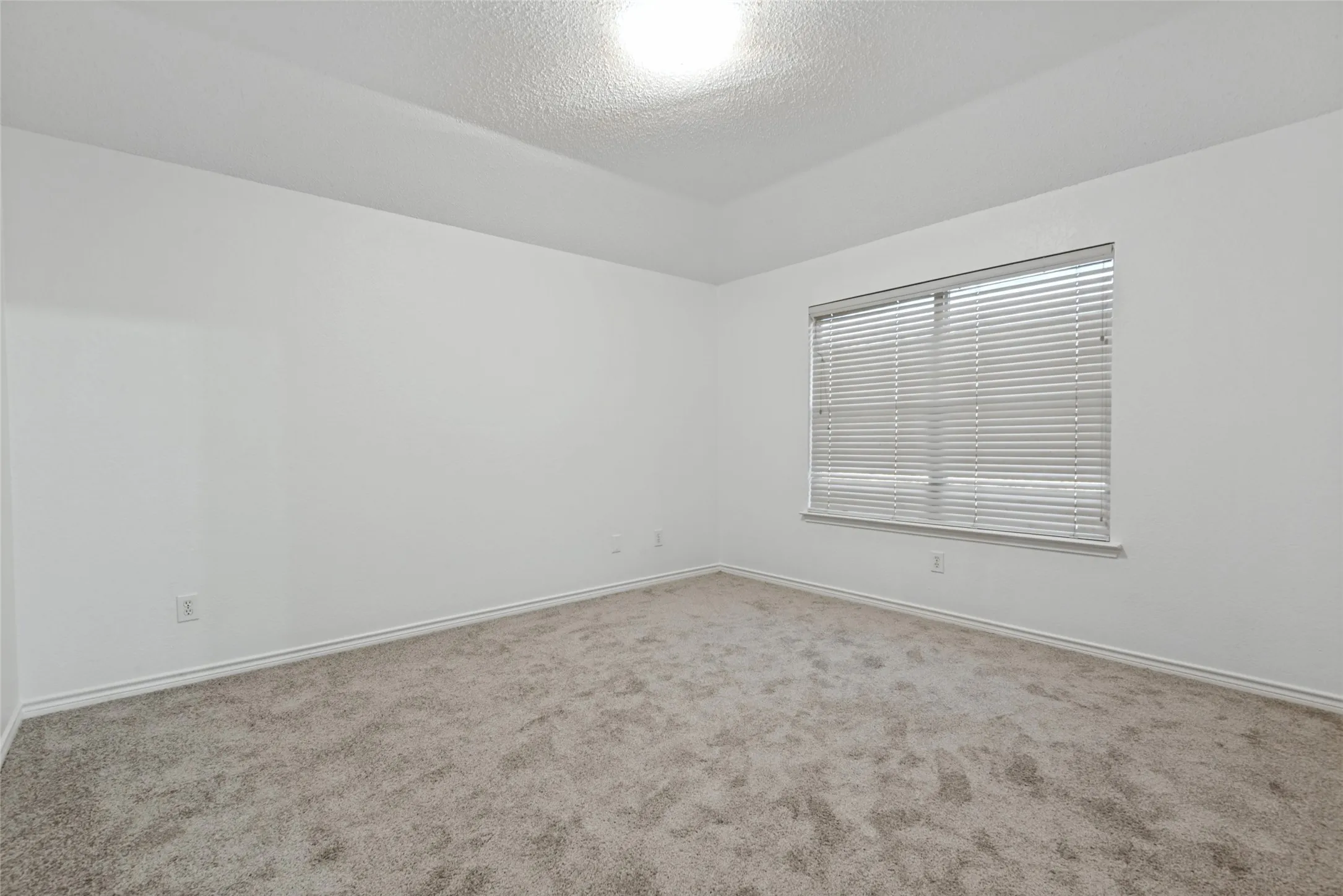 Single Family Residence For Rent in Dallas County , 3205 Cantura Drive, Mesquite, Texas 75181, 6 Bedroom, 3 Bathroom, 2 Garage spaces, 3,028 Sqft, built in 2000, mls#21374566, Real Estate Agent in Mesquite, Homes For Rent in Dallas county, Homes For Rent in Mesquite, Realtor in Mesquite Texas, Real Estate Brokerage Independent Realty Texas, Luminita Cordes Realtor