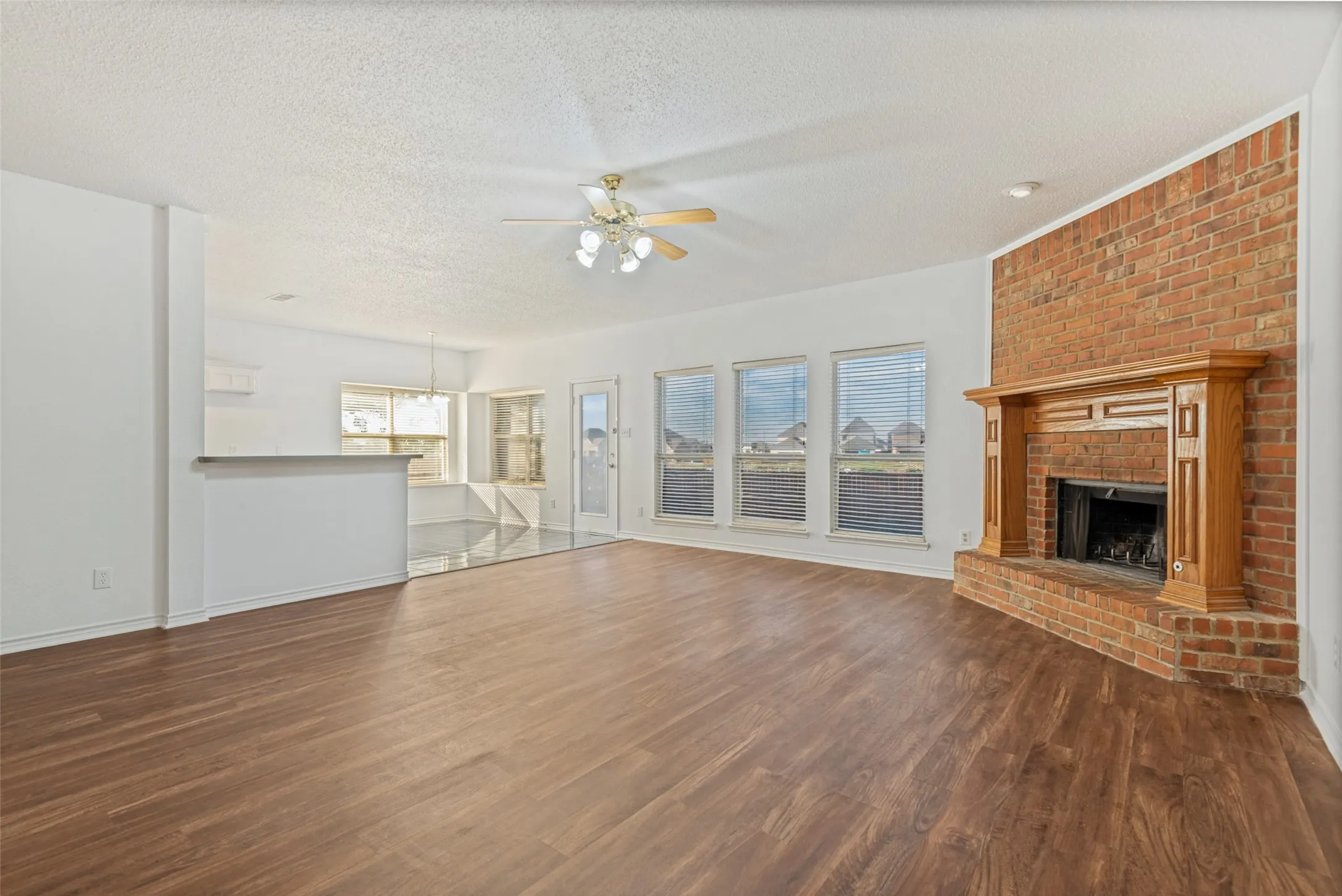 Single Family Residence For Rent in Dallas County , 3205 Cantura Drive, Mesquite, Texas 75181, 6 Bedroom, 3 Bathroom, 2 Garage spaces, 3,028 Sqft, built in 2000, mls#21374566, Real Estate Agent in Mesquite, Homes For Rent in Dallas county, Homes For Rent in Mesquite, Realtor in Mesquite Texas, Real Estate Brokerage Independent Realty Texas, Luminita Cordes Realtor