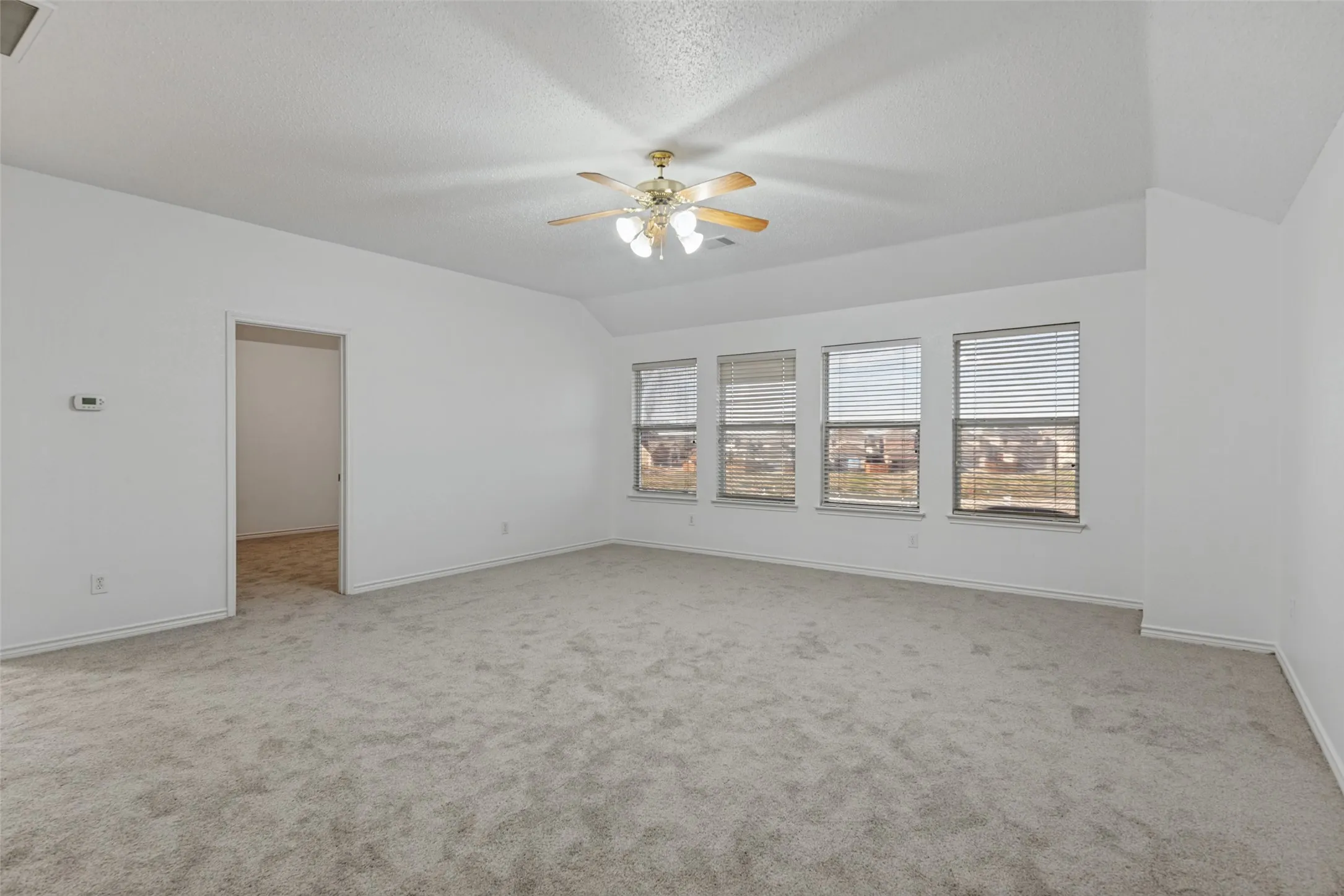 Single Family Residence For Rent in Dallas County , 3205 Cantura Drive, Mesquite, Texas 75181, 6 Bedroom, 3 Bathroom, 2 Garage spaces, 3,028 Sqft, built in 2000, mls#21374566, Real Estate Agent in Mesquite, Homes For Rent in Dallas county, Homes For Rent in Mesquite, Realtor in Mesquite Texas, Real Estate Brokerage Independent Realty Texas, Luminita Cordes Realtor