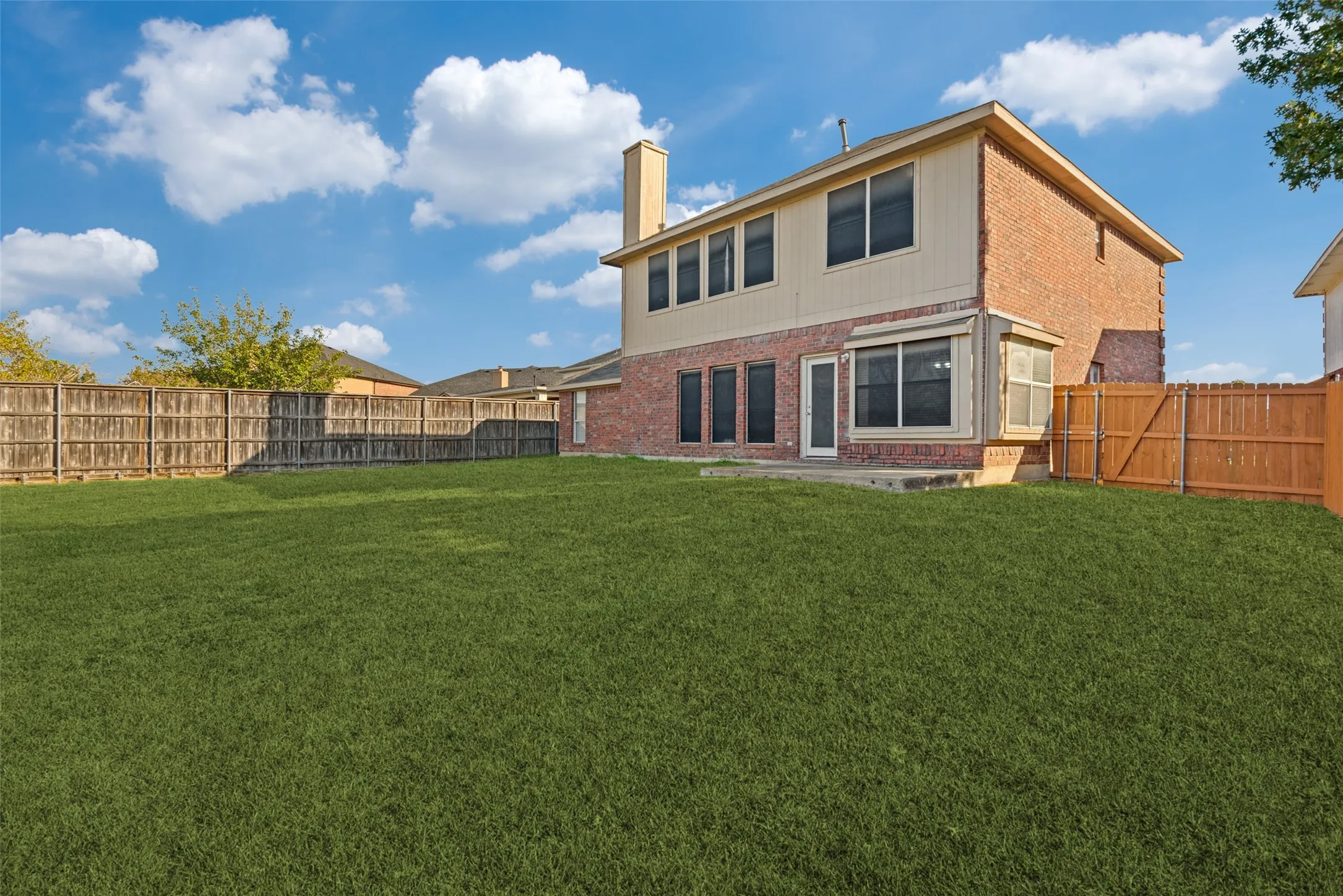 Single Family Residence For Rent in Dallas County , 3205 Cantura Drive, Mesquite, Texas 75181, 6 Bedroom, 3 Bathroom, 2 Garage spaces, 3,028 Sqft, built in 2000, mls#21374566, Real Estate Agent in Mesquite, Homes For Rent in Dallas county, Homes For Rent in Mesquite, Realtor in Mesquite Texas, Real Estate Brokerage Independent Realty Texas, Luminita Cordes Realtor