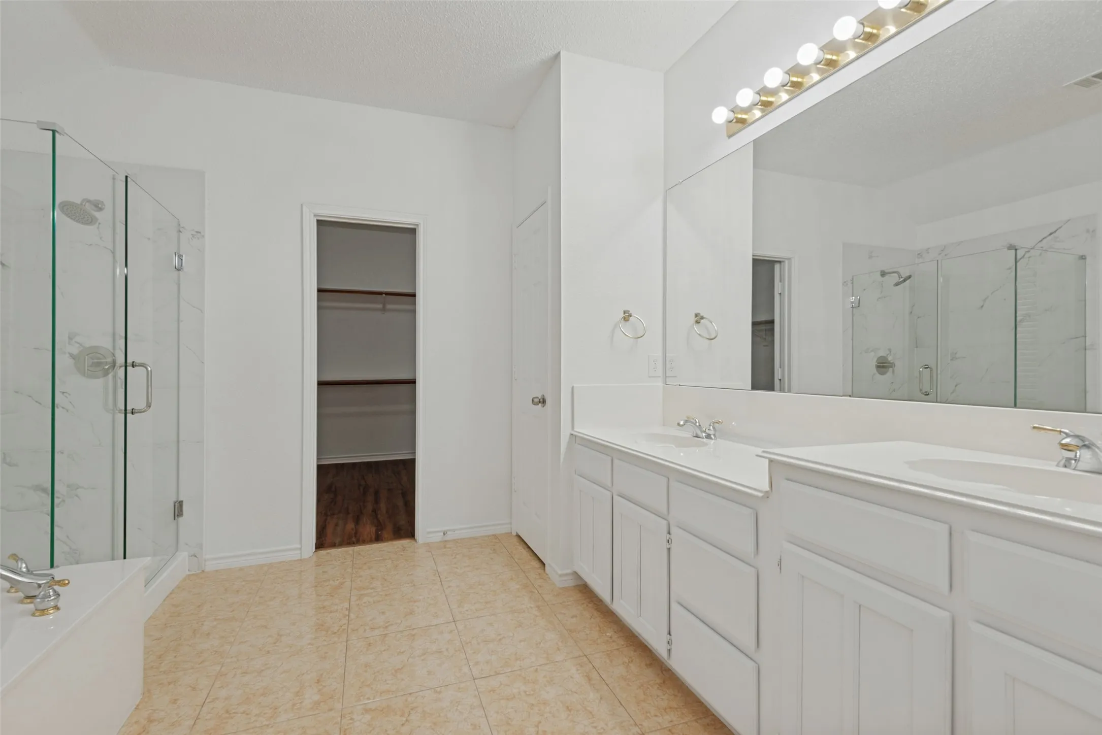 Single Family Residence For Rent in Dallas County , 3205 Cantura Drive, Mesquite, Texas 75181, 6 Bedroom, 3 Bathroom, 2 Garage spaces, 3,028 Sqft, built in 2000, mls#21374566, Real Estate Agent in Mesquite, Homes For Rent in Dallas county, Homes For Rent in Mesquite, Realtor in Mesquite Texas, Real Estate Brokerage Independent Realty Texas, Luminita Cordes Realtor