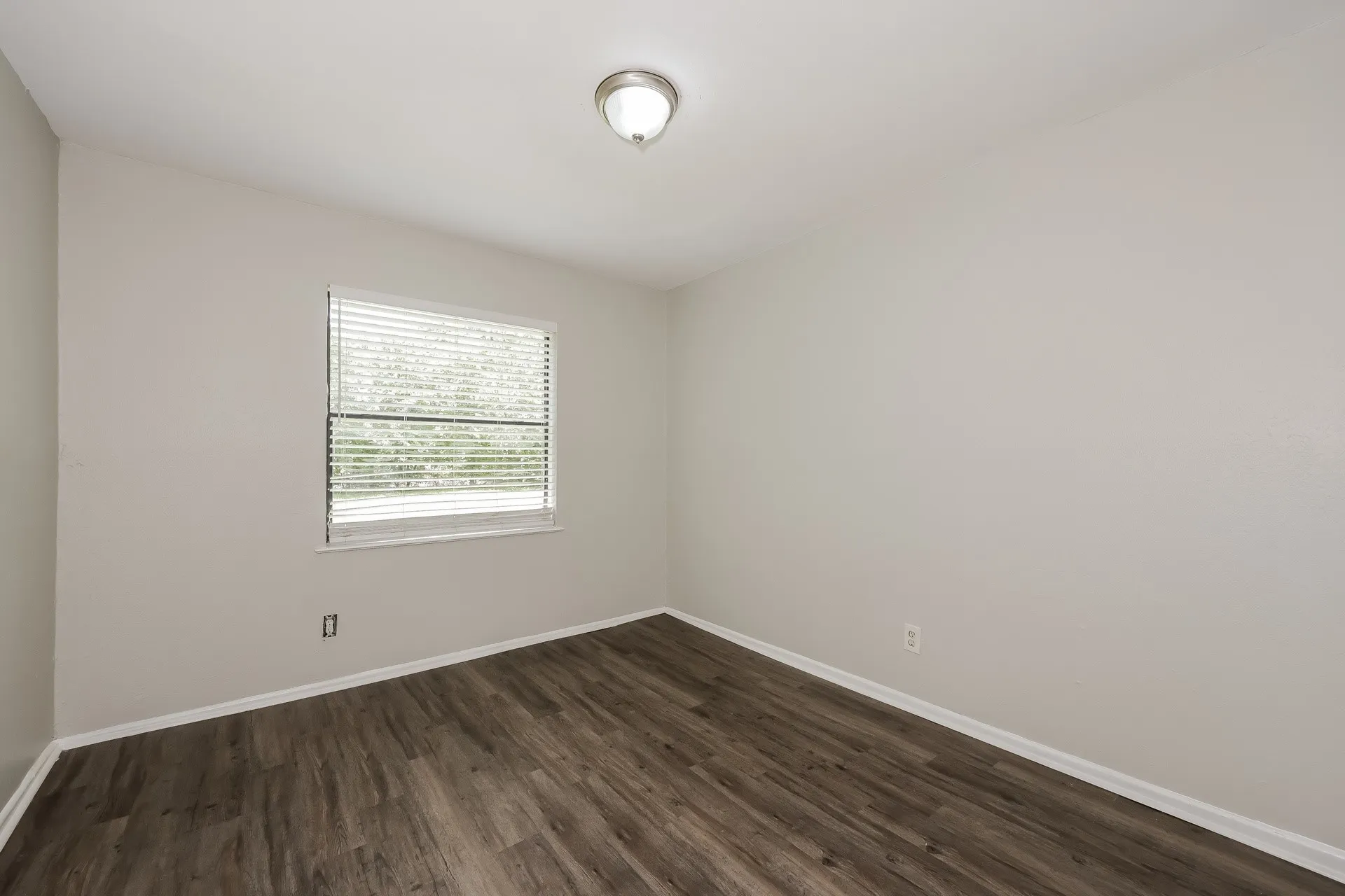 Single Family Residence For Rent in Dallas County , 720 Emberwood Drive, Dallas, Texas 75232, 3 Bedroom, 1 Bathroom, 1 Garage spaces, 956 Sqft, built in 1956, mls#21374567, Real Estate Agent in Dallas, Homes For Rent in Dallas county, Homes For Rent in Dallas, Realtor in Dallas Texas, Real Estate Brokerage Independent Realty Texas, Luminita Cordes Realtor