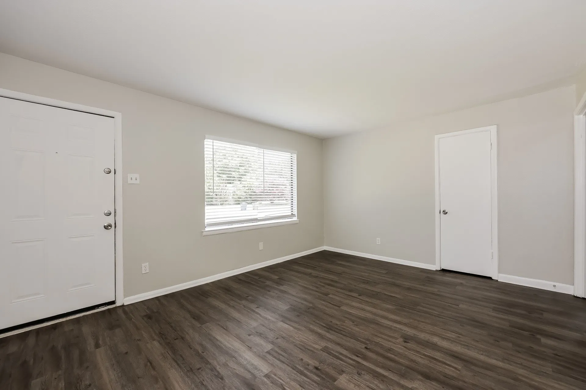 Single Family Residence For Rent in Dallas County , 720 Emberwood Drive, Dallas, Texas 75232, 3 Bedroom, 1 Bathroom, 1 Garage spaces, 956 Sqft, built in 1956, mls#21374567, Real Estate Agent in Dallas, Homes For Rent in Dallas county, Homes For Rent in Dallas, Realtor in Dallas Texas, Real Estate Brokerage Independent Realty Texas, Luminita Cordes Realtor
