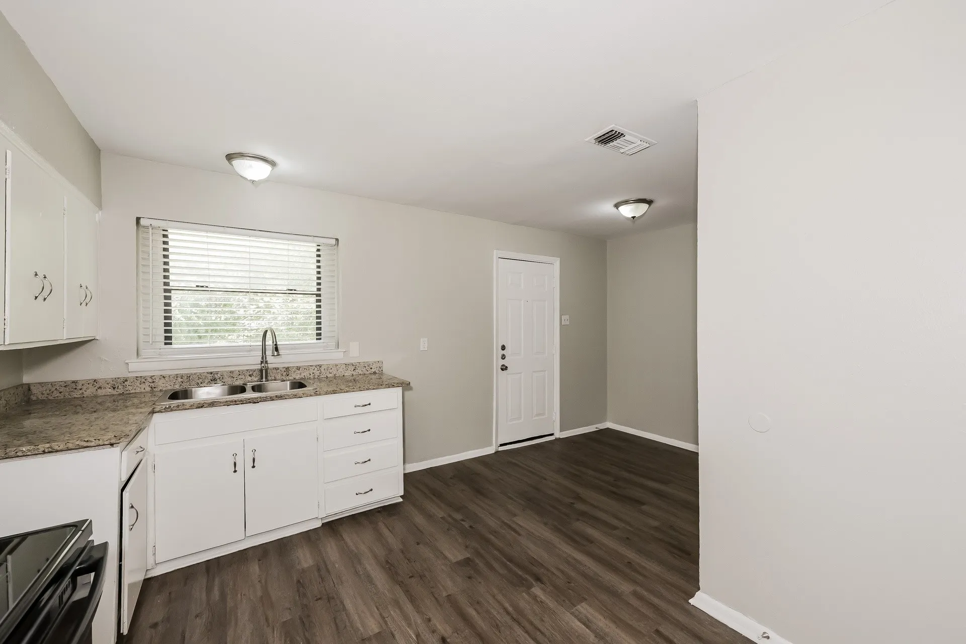 Single Family Residence For Rent in Dallas County , 720 Emberwood Drive, Dallas, Texas 75232, 3 Bedroom, 1 Bathroom, 1 Garage spaces, 956 Sqft, built in 1956, mls#21374567, Real Estate Agent in Dallas, Homes For Rent in Dallas county, Homes For Rent in Dallas, Realtor in Dallas Texas, Real Estate Brokerage Independent Realty Texas, Luminita Cordes Realtor