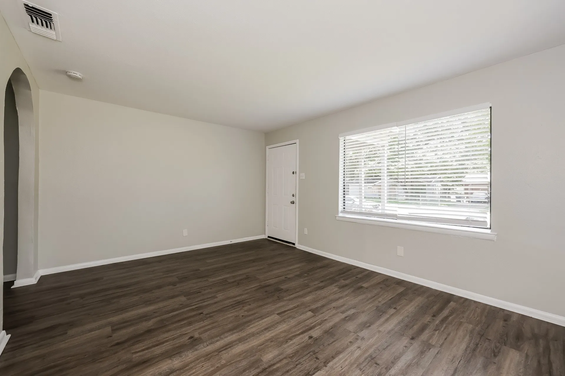 Single Family Residence For Rent in Dallas County , 720 Emberwood Drive, Dallas, Texas 75232, 3 Bedroom, 1 Bathroom, 1 Garage spaces, 956 Sqft, built in 1956, mls#21374567, Real Estate Agent in Dallas, Homes For Rent in Dallas county, Homes For Rent in Dallas, Realtor in Dallas Texas, Real Estate Brokerage Independent Realty Texas, Luminita Cordes Realtor