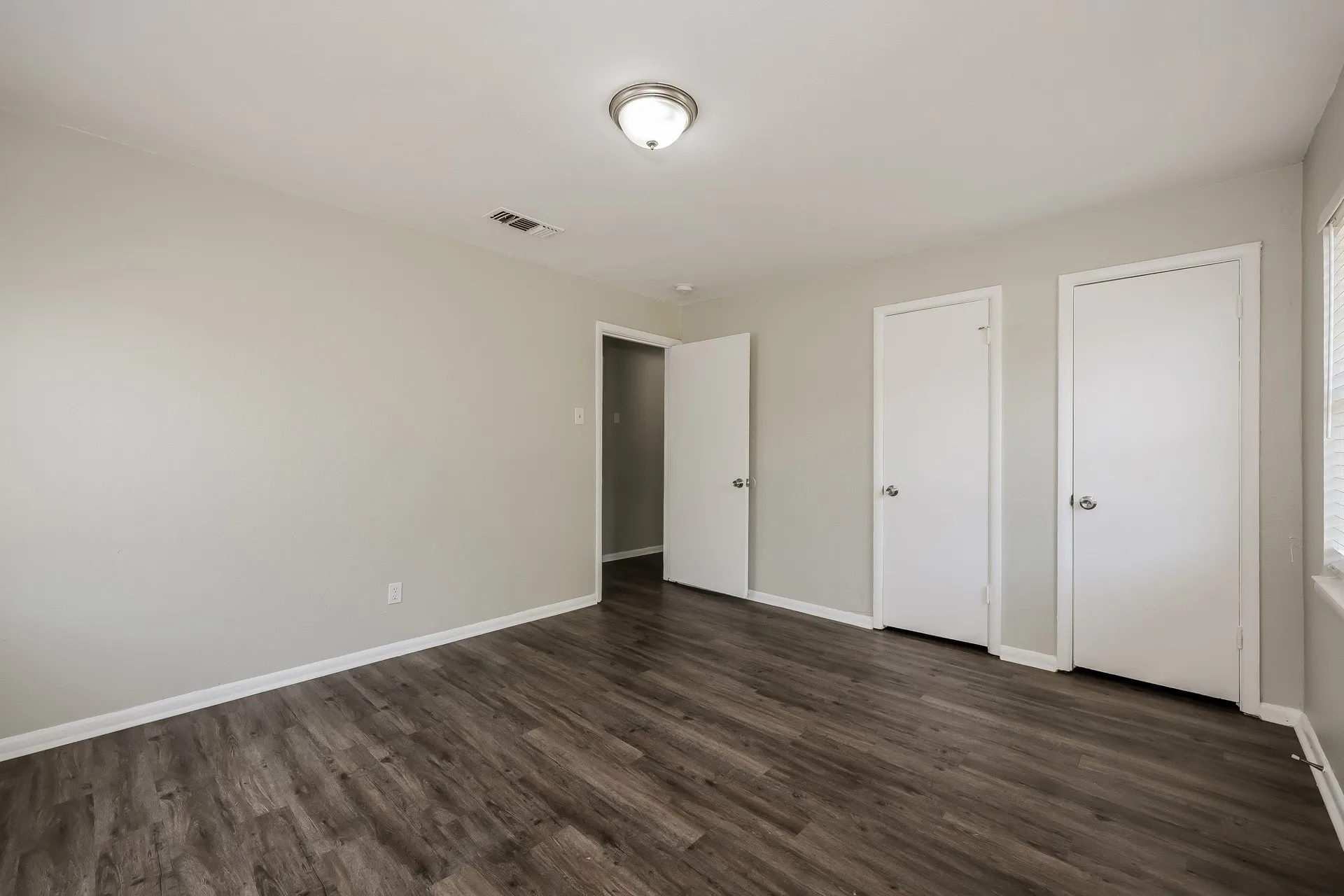 Single Family Residence For Rent in Dallas County , 720 Emberwood Drive, Dallas, Texas 75232, 3 Bedroom, 1 Bathroom, 1 Garage spaces, 956 Sqft, built in 1956, mls#21374567, Real Estate Agent in Dallas, Homes For Rent in Dallas county, Homes For Rent in Dallas, Realtor in Dallas Texas, Real Estate Brokerage Independent Realty Texas, Luminita Cordes Realtor