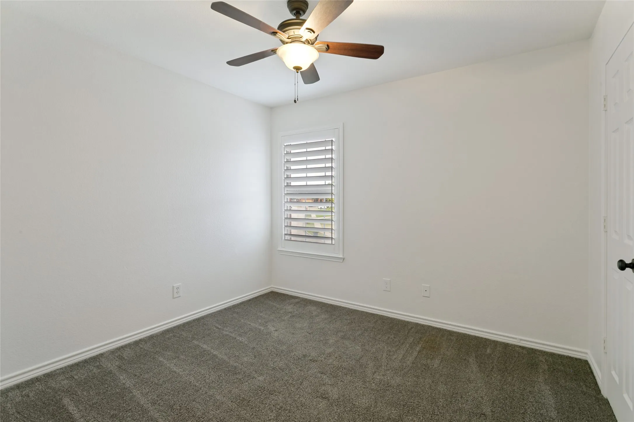 Single Family Residence For Sale in Tarrant County , 17 Adams Court, Mansfield, Texas 76063, 4 Bedroom, 3 Bathroom, 3 Garage spaces, 2,728 Sqft, built in 1999, mls#21358542, Real Estate Agent in Mansfield, Homes For Sale in Tarrant county, Homes For Sale in Mansfield, Realtor in Mansfield Texas, Real Estate Brokerage Independent Realty Texas, Luminita Cordes Realtor