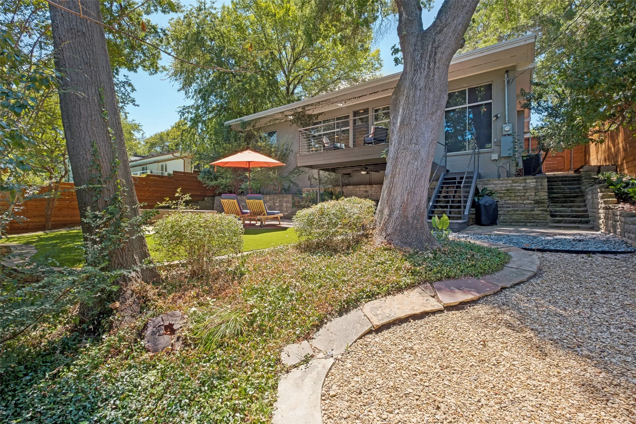 Single Family Residence For Sale in Dallas County , 7306 Walling Lane, Dallas, Texas 75231, 2 Bedroom, 2 Bathroom, Garage spaces, 1,508 Sqft, built in 1958, mls#21373677, Real Estate Agent in Dallas, Homes For Sale in Dallas county, Homes For Sale in Dallas, Realtor in Dallas Texas, Real Estate Brokerage Independent Realty Texas, Luminita Cordes Realtor