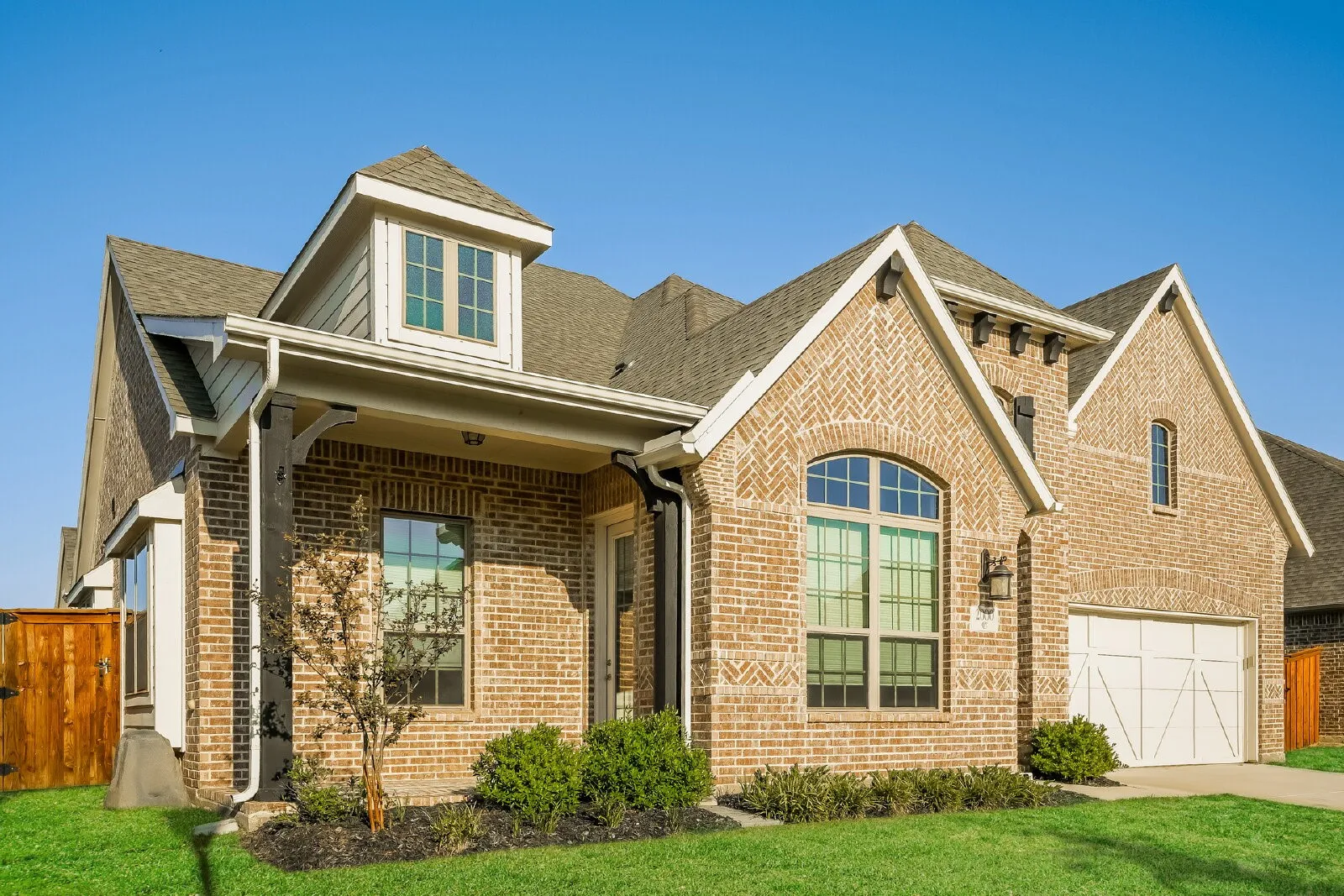 Single Family Residence For Rent in Ellis County , 2000 Johnson Road, Mansfield, Texas 76065, 3 Bedroom, 3 Bathroom, 2 Garage spaces, 2,539 Sqft, built in 2022, mls#21374574, Real Estate Agent in Mansfield, Homes For Rent in Ellis county, Homes For Rent in Mansfield, Realtor in Mansfield Texas, Real Estate Brokerage Independent Realty Texas, Luminita Cordes Realtor
