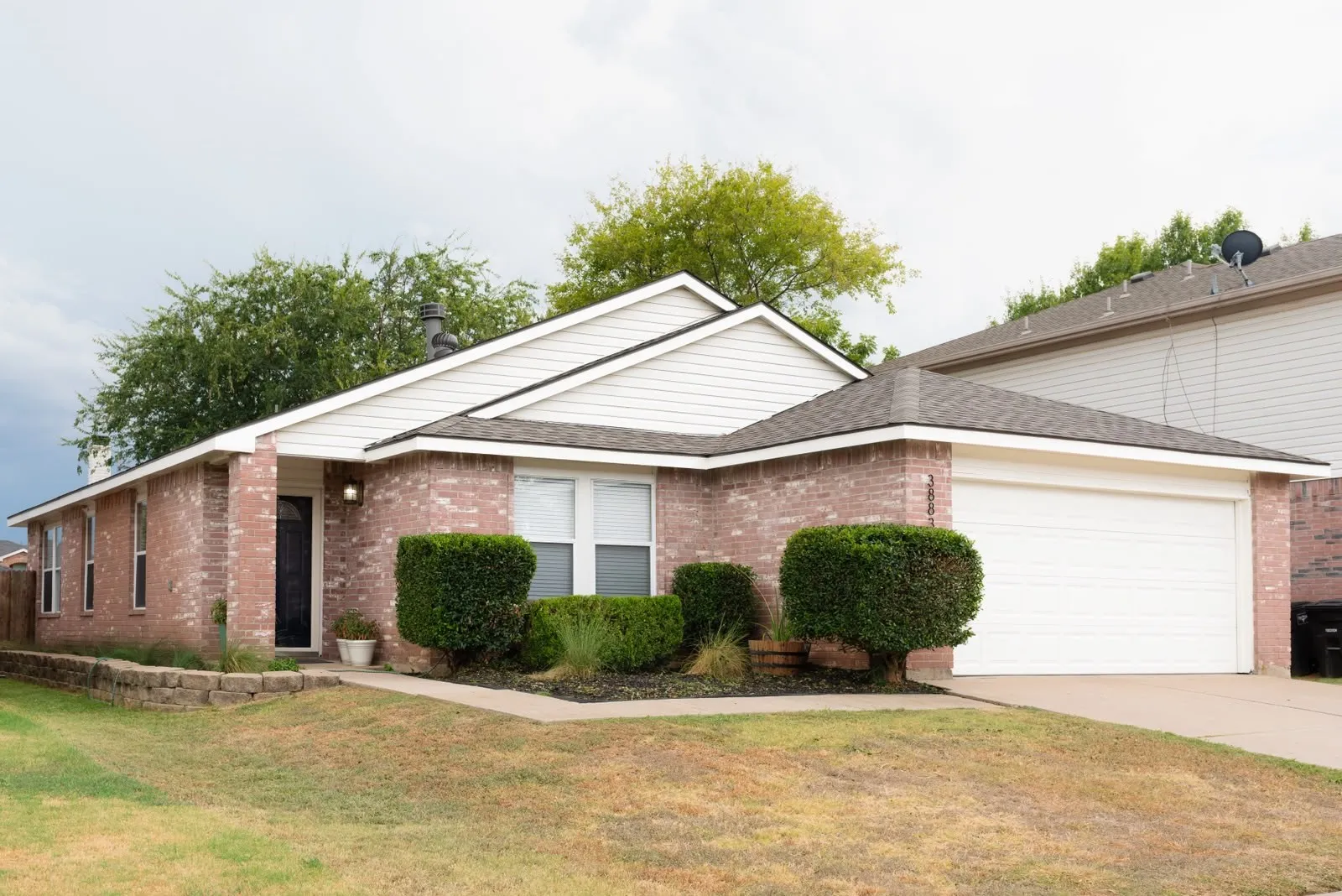 Single Family Residence For Rent in Tarrant County , 3883 Fox Run Drive, Fort Worth, Texas 76123, 3 Bedroom, 2 Bathroom, 2 Garage spaces, 1,497 Sqft, built in 1998, mls#21374577, Real Estate Agent in Fort Worth, Homes For Rent in Tarrant county, Homes For Rent in Fort Worth, Realtor in Fort Worth Texas, Real Estate Brokerage Independent Realty Texas, Luminita Cordes Realtor