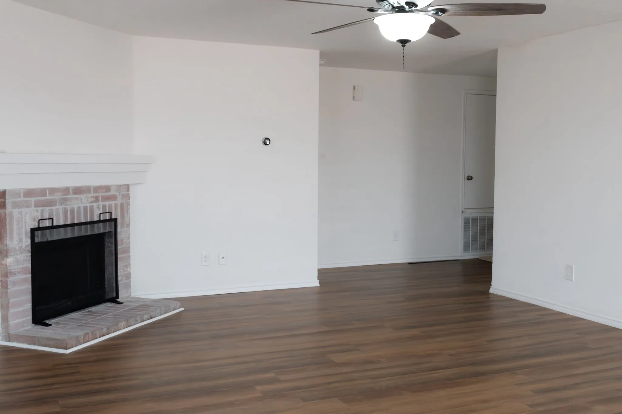Single Family Residence For Rent in Tarrant County , 3883 Fox Run Drive, Fort Worth, Texas 76123, 3 Bedroom, 2 Bathroom, 2 Garage spaces, 1,497 Sqft, built in 1998, mls#21374577, Real Estate Agent in Fort Worth, Homes For Rent in Tarrant county, Homes For Rent in Fort Worth, Realtor in Fort Worth Texas, Real Estate Brokerage Independent Realty Texas, Luminita Cordes Realtor