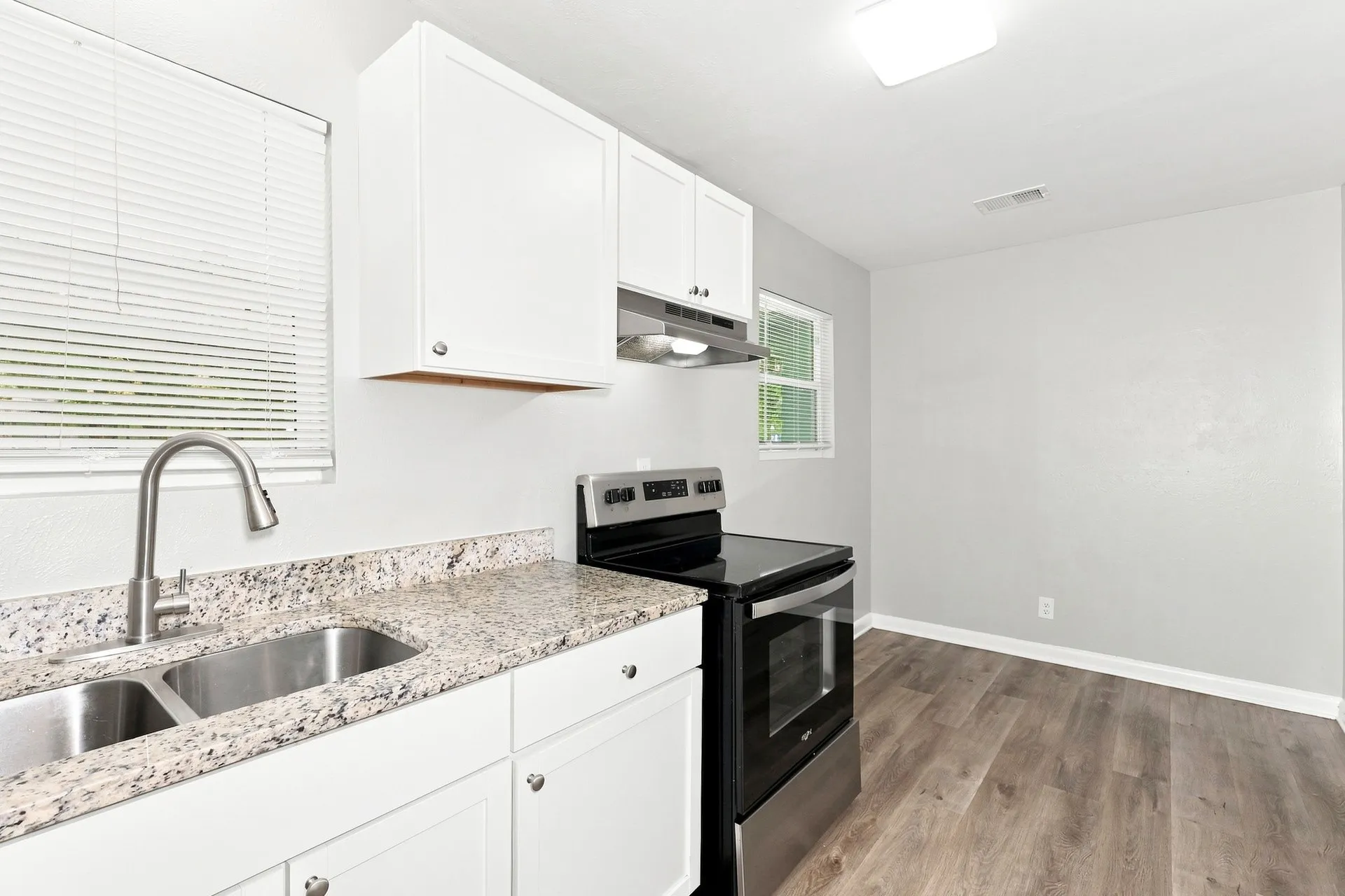 Single Family Residence For Rent in Tarrant County , 5825 Aton Avenue, Westworth Village, Texas 76114, 3 Bedroom, 2 Bathroom, Garage spaces, 1,133 Sqft, built in 1955, mls#21374578, Real Estate Agent in Westworth Village, Homes For Rent in Tarrant county, Homes For Rent in Westworth Village, Realtor in Westworth Village Texas, Real Estate Brokerage Independent Realty Texas, Luminita Cordes Realtor