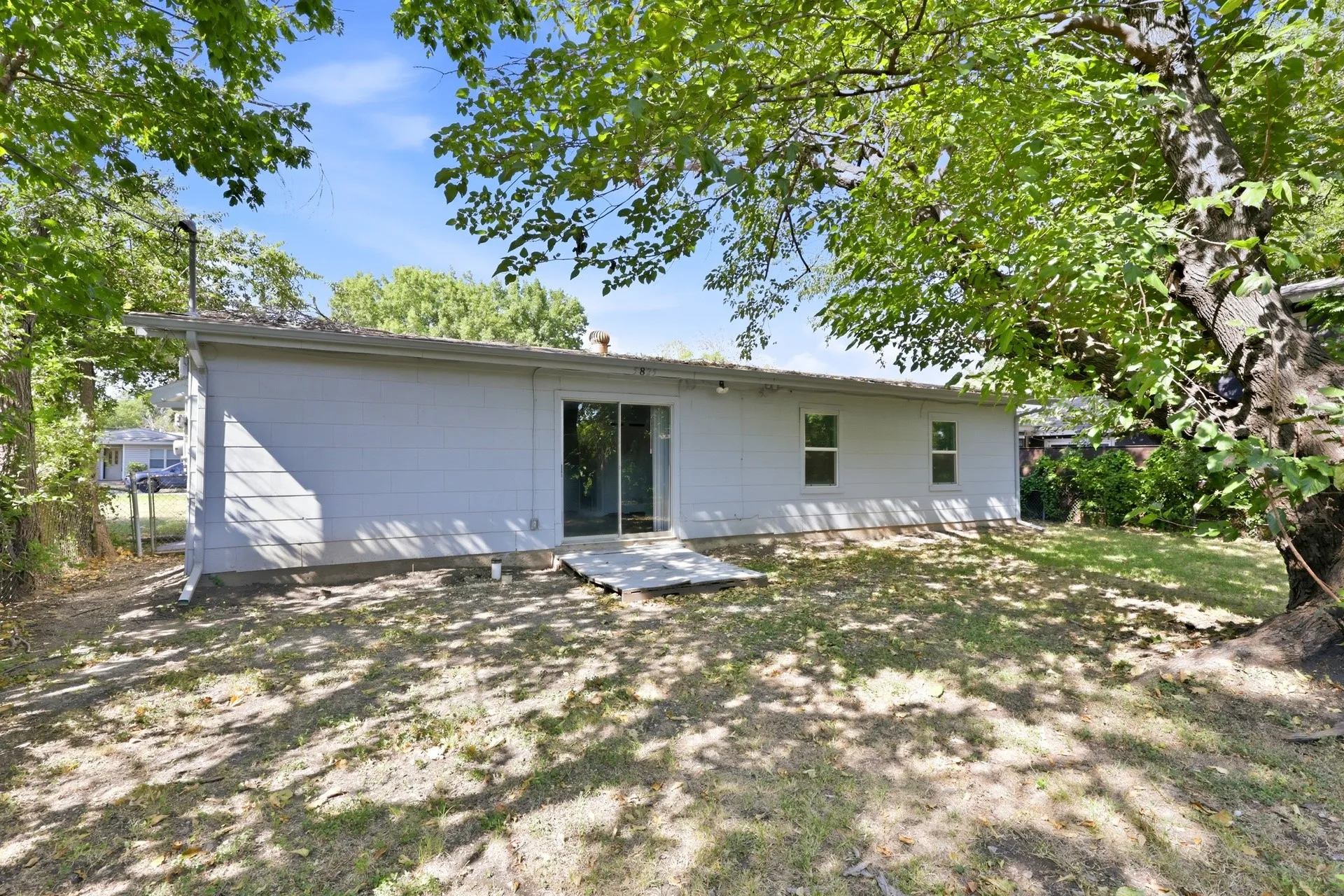 Single Family Residence For Rent in Tarrant County , 5825 Aton Avenue, Westworth Village, Texas 76114, 3 Bedroom, 2 Bathroom, Garage spaces, 1,133 Sqft, built in 1955, mls#21374578, Real Estate Agent in Westworth Village, Homes For Rent in Tarrant county, Homes For Rent in Westworth Village, Realtor in Westworth Village Texas, Real Estate Brokerage Independent Realty Texas, Luminita Cordes Realtor