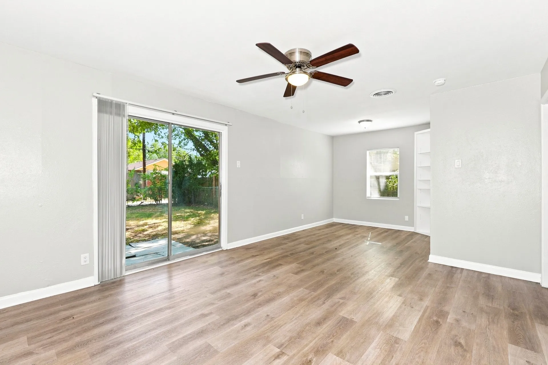 Single Family Residence For Rent in Tarrant County , 5825 Aton Avenue, Westworth Village, Texas 76114, 3 Bedroom, 2 Bathroom, Garage spaces, 1,133 Sqft, built in 1955, mls#21374578, Real Estate Agent in Westworth Village, Homes For Rent in Tarrant county, Homes For Rent in Westworth Village, Realtor in Westworth Village Texas, Real Estate Brokerage Independent Realty Texas, Luminita Cordes Realtor