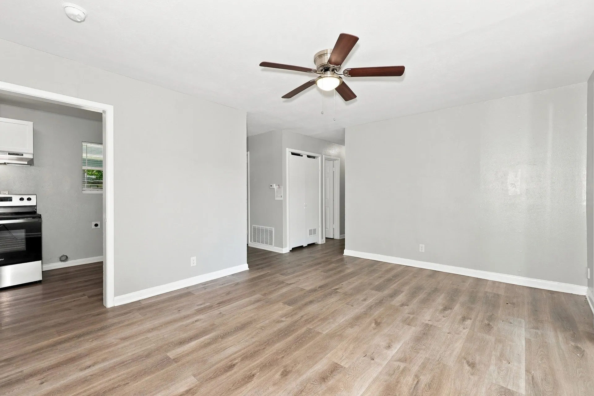 Single Family Residence For Rent in Tarrant County , 5825 Aton Avenue, Westworth Village, Texas 76114, 3 Bedroom, 2 Bathroom, Garage spaces, 1,133 Sqft, built in 1955, mls#21374578, Real Estate Agent in Westworth Village, Homes For Rent in Tarrant county, Homes For Rent in Westworth Village, Realtor in Westworth Village Texas, Real Estate Brokerage Independent Realty Texas, Luminita Cordes Realtor
