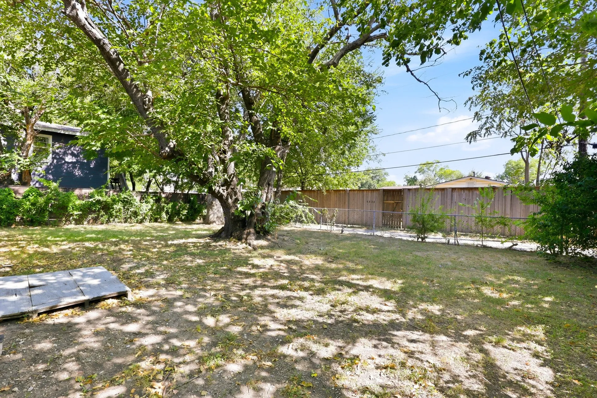 Single Family Residence For Rent in Tarrant County , 5825 Aton Avenue, Westworth Village, Texas 76114, 3 Bedroom, 2 Bathroom, Garage spaces, 1,133 Sqft, built in 1955, mls#21374578, Real Estate Agent in Westworth Village, Homes For Rent in Tarrant county, Homes For Rent in Westworth Village, Realtor in Westworth Village Texas, Real Estate Brokerage Independent Realty Texas, Luminita Cordes Realtor