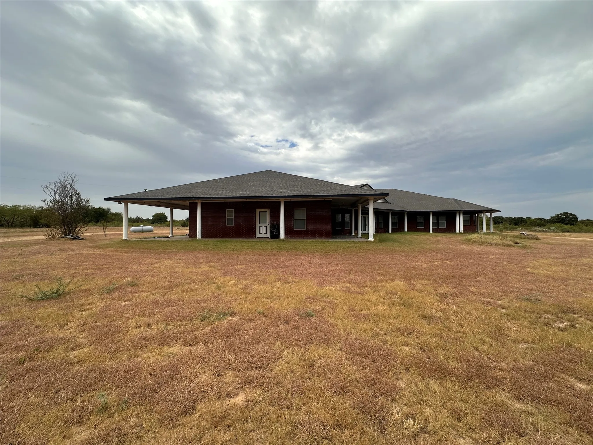 Single Family Residence For Sale in Limestone County , 383 Lcr 476, Mexia, Texas 76667, 5 Bedroom, 5 Bathroom, Garage spaces, 5,963 Sqft, built in 2005, mls#21370567, Real Estate Agent in Mexia, Homes For Sale in Limestone county, Homes For Sale in Mexia, Realtor in Mexia Texas, Real Estate Brokerage Independent Realty Texas, Luminita Cordes Realtor