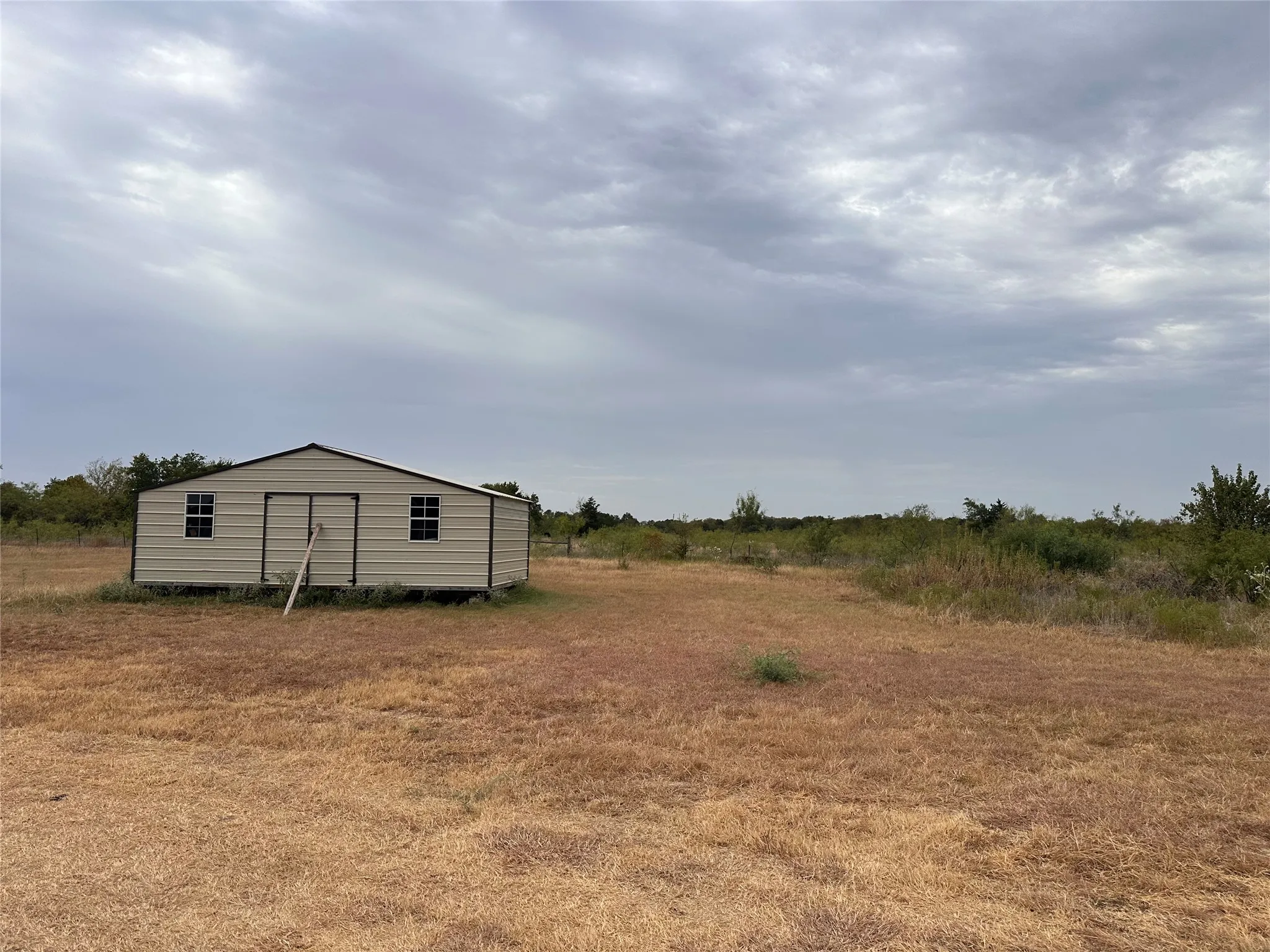 Single Family Residence For Sale in Limestone County , 383 Lcr 476, Mexia, Texas 76667, 5 Bedroom, 5 Bathroom, Garage spaces, 5,963 Sqft, built in 2005, mls#21370567, Real Estate Agent in Mexia, Homes For Sale in Limestone county, Homes For Sale in Mexia, Realtor in Mexia Texas, Real Estate Brokerage Independent Realty Texas, Luminita Cordes Realtor