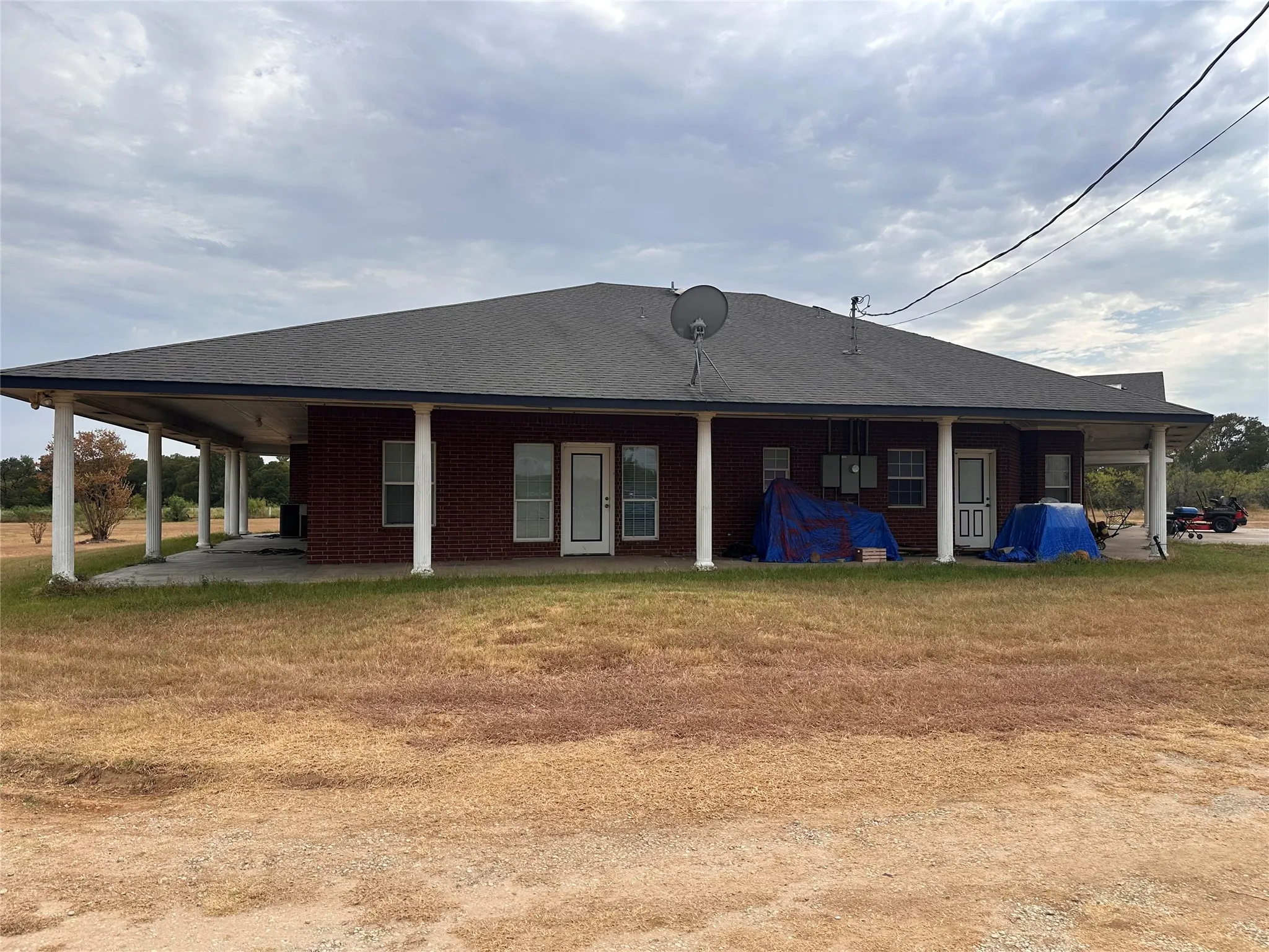 Single Family Residence For Sale in Limestone County , 383 Lcr 476, Mexia, Texas 76667, 5 Bedroom, 5 Bathroom, Garage spaces, 5,963 Sqft, built in 2005, mls#21370567, Real Estate Agent in Mexia, Homes For Sale in Limestone county, Homes For Sale in Mexia, Realtor in Mexia Texas, Real Estate Brokerage Independent Realty Texas, Luminita Cordes Realtor