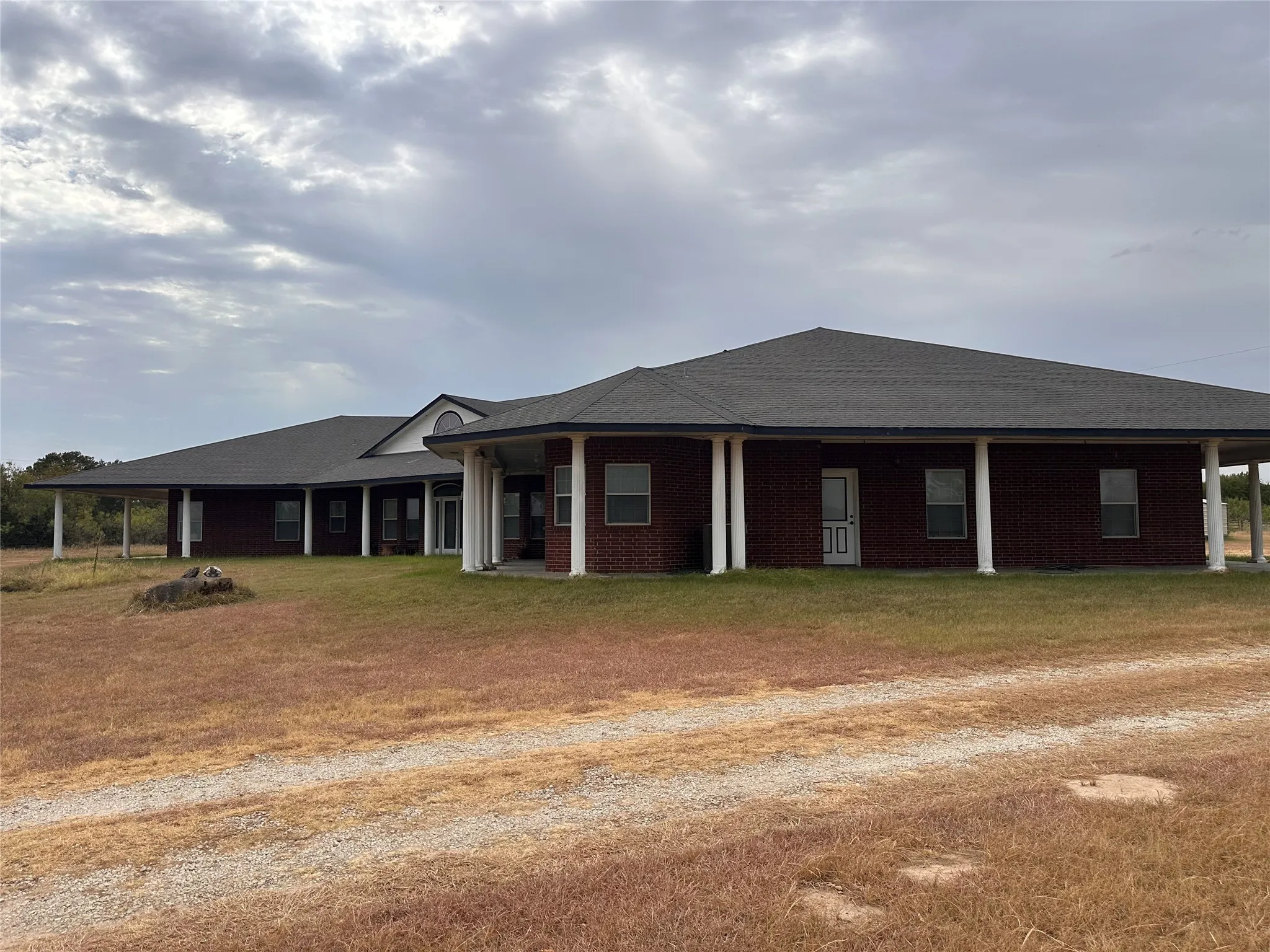 Single Family Residence For Sale in Limestone County , 383 Lcr 476, Mexia, Texas 76667, 5 Bedroom, 5 Bathroom, Garage spaces, 5,963 Sqft, built in 2005, mls#21370567, Real Estate Agent in Mexia, Homes For Sale in Limestone county, Homes For Sale in Mexia, Realtor in Mexia Texas, Real Estate Brokerage Independent Realty Texas, Luminita Cordes Realtor