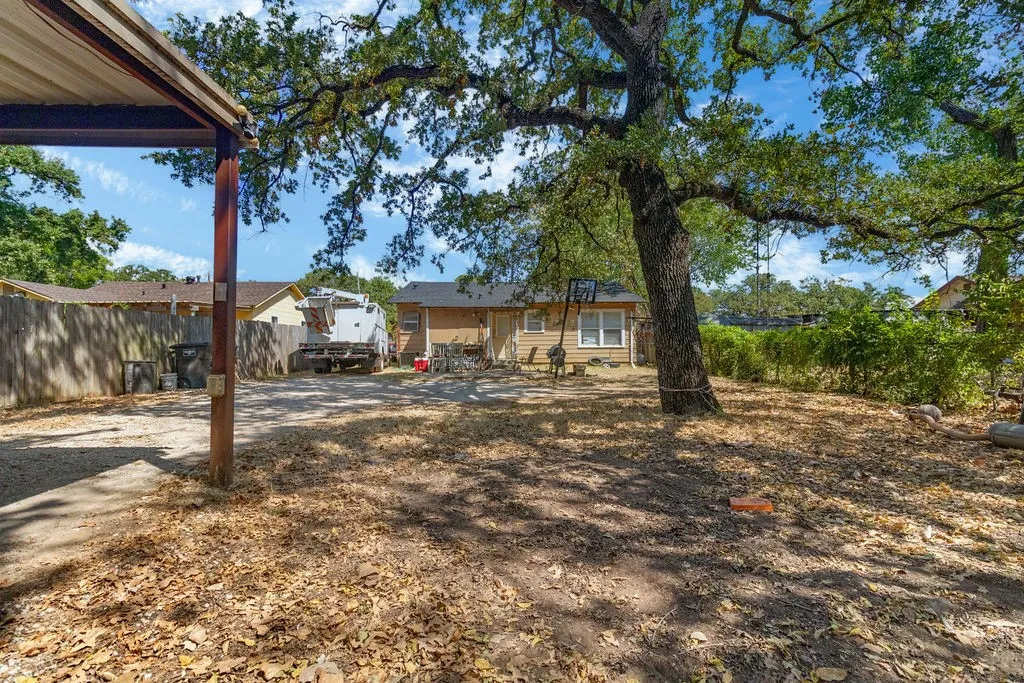 Single Family Residence For Sale in Tarrant County , 3516 Wilbarger Street, Fort Worth, Texas 76119, 3 Bedroom, 1 Bathroom, Garage spaces, 1,177 Sqft, built in 1957, mls#21373685, Real Estate Agent in Fort Worth, Homes For Sale in Tarrant county, Homes For Sale in Fort Worth, Realtor in Fort Worth Texas, Real Estate Brokerage Independent Realty Texas, Luminita Cordes Realtor