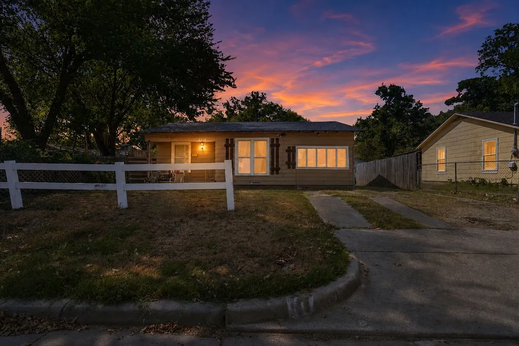 Single Family Residence For Sale in Tarrant County , 3516 Wilbarger Street, Fort Worth, Texas 76119, 3 Bedroom, 1 Bathroom, Garage spaces, 1,177 Sqft, built in 1957, mls#21373685, Real Estate Agent in Fort Worth, Homes For Sale in Tarrant county, Homes For Sale in Fort Worth, Realtor in Fort Worth Texas, Real Estate Brokerage Independent Realty Texas, Luminita Cordes Realtor