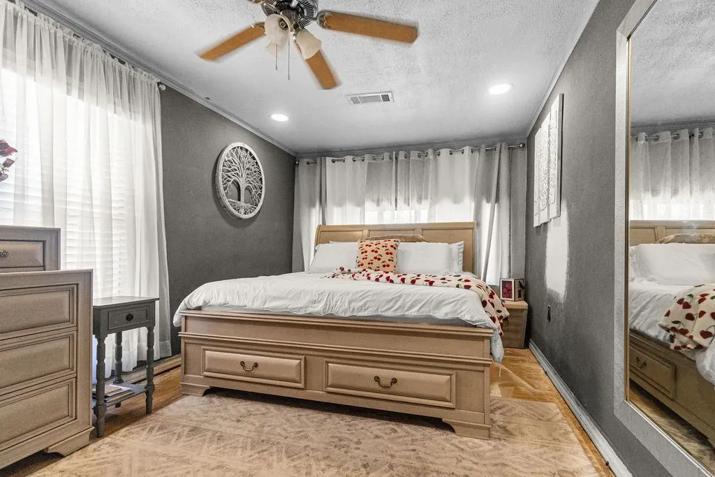 Recessed lighting, ceiling fan, wood-finish flooring, full-length wall mirror