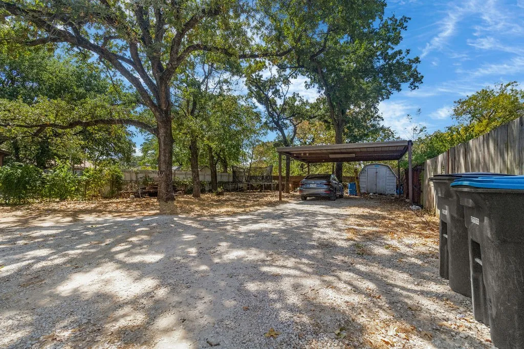 Single Family Residence For Sale in Tarrant County , 3516 Wilbarger Street, Fort Worth, Texas 76119, 3 Bedroom, 1 Bathroom, Garage spaces, 1,177 Sqft, built in 1957, mls#21373685, Real Estate Agent in Fort Worth, Homes For Sale in Tarrant county, Homes For Sale in Fort Worth, Realtor in Fort Worth Texas, Real Estate Brokerage Independent Realty Texas, Luminita Cordes Realtor
