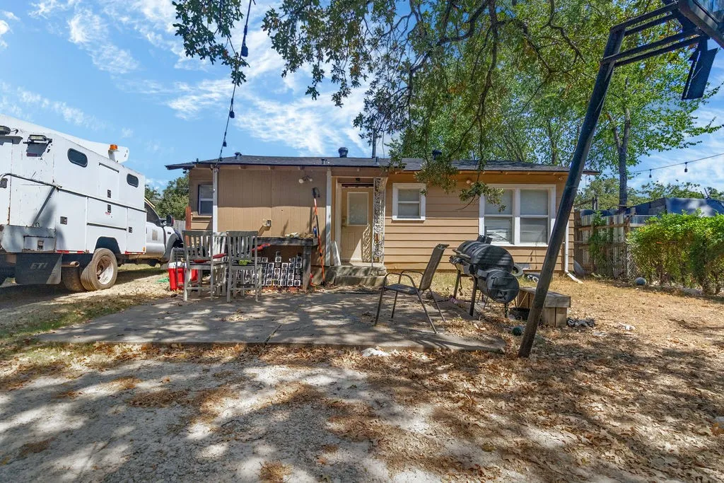 Single Family Residence For Sale in Tarrant County , 3516 Wilbarger Street, Fort Worth, Texas 76119, 3 Bedroom, 1 Bathroom, Garage spaces, 1,177 Sqft, built in 1957, mls#21373685, Real Estate Agent in Fort Worth, Homes For Sale in Tarrant county, Homes For Sale in Fort Worth, Realtor in Fort Worth Texas, Real Estate Brokerage Independent Realty Texas, Luminita Cordes Realtor