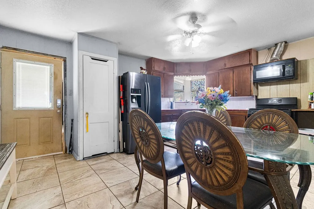 Single Family Residence For Sale in Tarrant County , 3516 Wilbarger Street, Fort Worth, Texas 76119, 3 Bedroom, 1 Bathroom, Garage spaces, 1,177 Sqft, built in 1957, mls#21373685, Real Estate Agent in Fort Worth, Homes For Sale in Tarrant county, Homes For Sale in Fort Worth, Realtor in Fort Worth Texas, Real Estate Brokerage Independent Realty Texas, Luminita Cordes Realtor