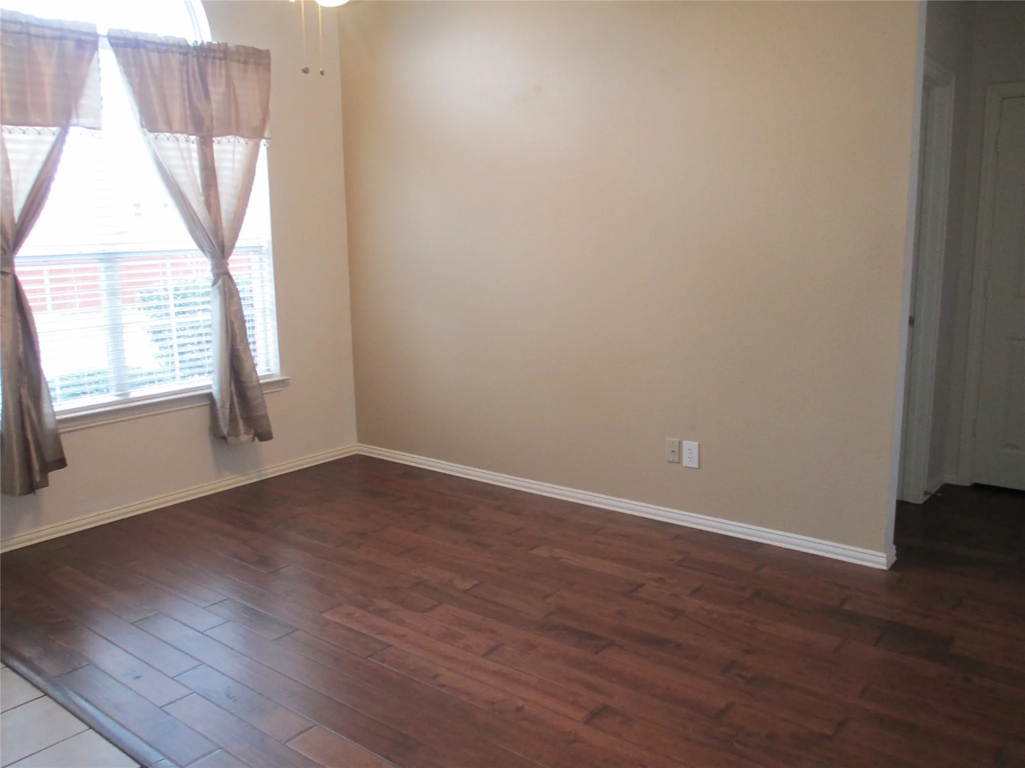 Single Family Residence For Rent in Collin County , 6005 Jewel Drive, Mc Kinney, Texas 75070, 3 Bedroom, 2 Bathroom, 2 Garage spaces, 1,994 Sqft, built in 2000, mls#21374591, Real Estate Agent in Mc Kinney, Homes For Rent in Collin county, Homes For Rent in Mc Kinney, Realtor in Mc Kinney Texas, Real Estate Brokerage Independent Realty Texas, Luminita Cordes Realtor