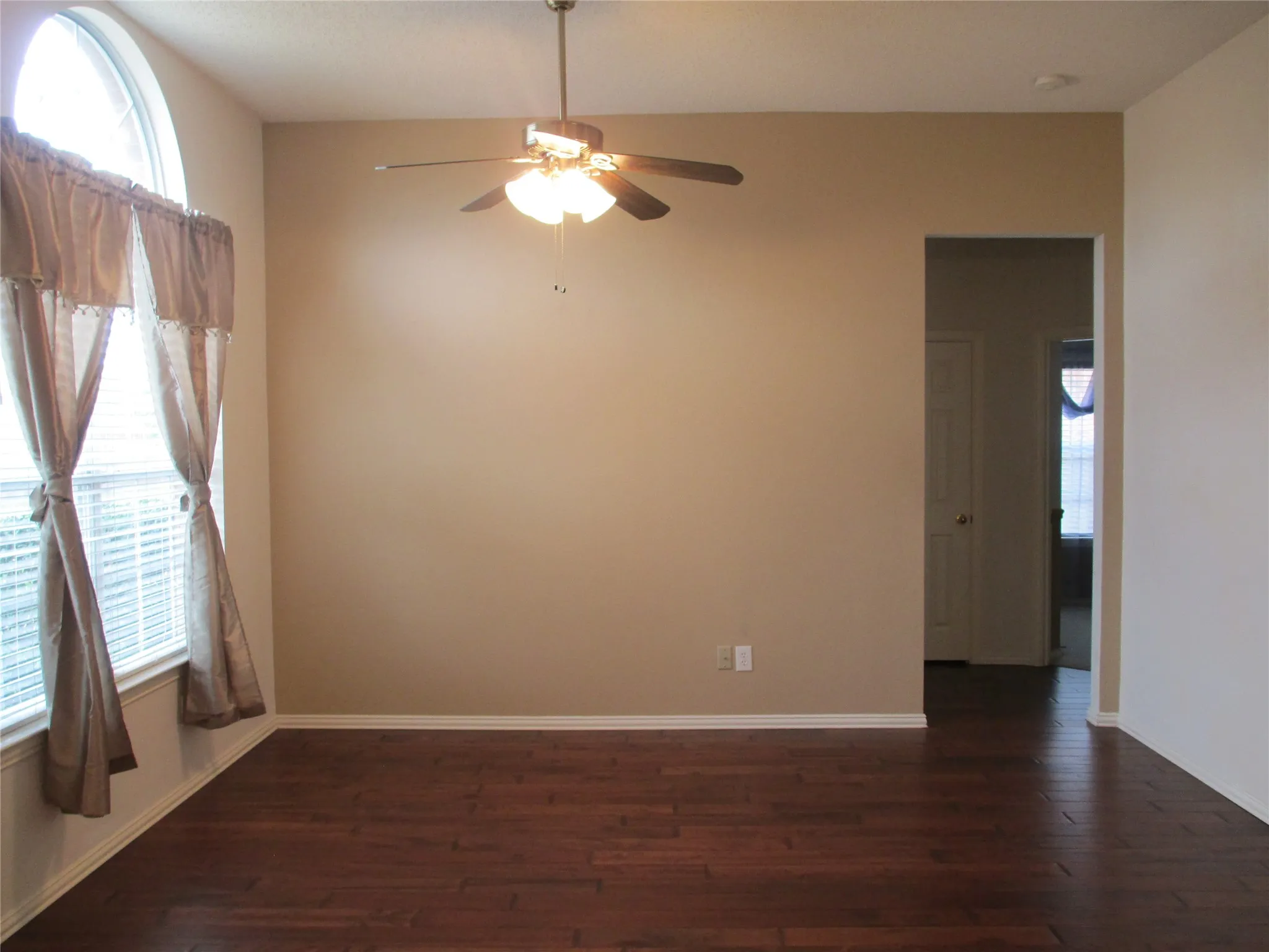 Single Family Residence For Rent in Collin County , 6005 Jewel Drive, Mc Kinney, Texas 75070, 3 Bedroom, 2 Bathroom, 2 Garage spaces, 1,994 Sqft, built in 2000, mls#21374591, Real Estate Agent in Mc Kinney, Homes For Rent in Collin county, Homes For Rent in Mc Kinney, Realtor in Mc Kinney Texas, Real Estate Brokerage Independent Realty Texas, Luminita Cordes Realtor