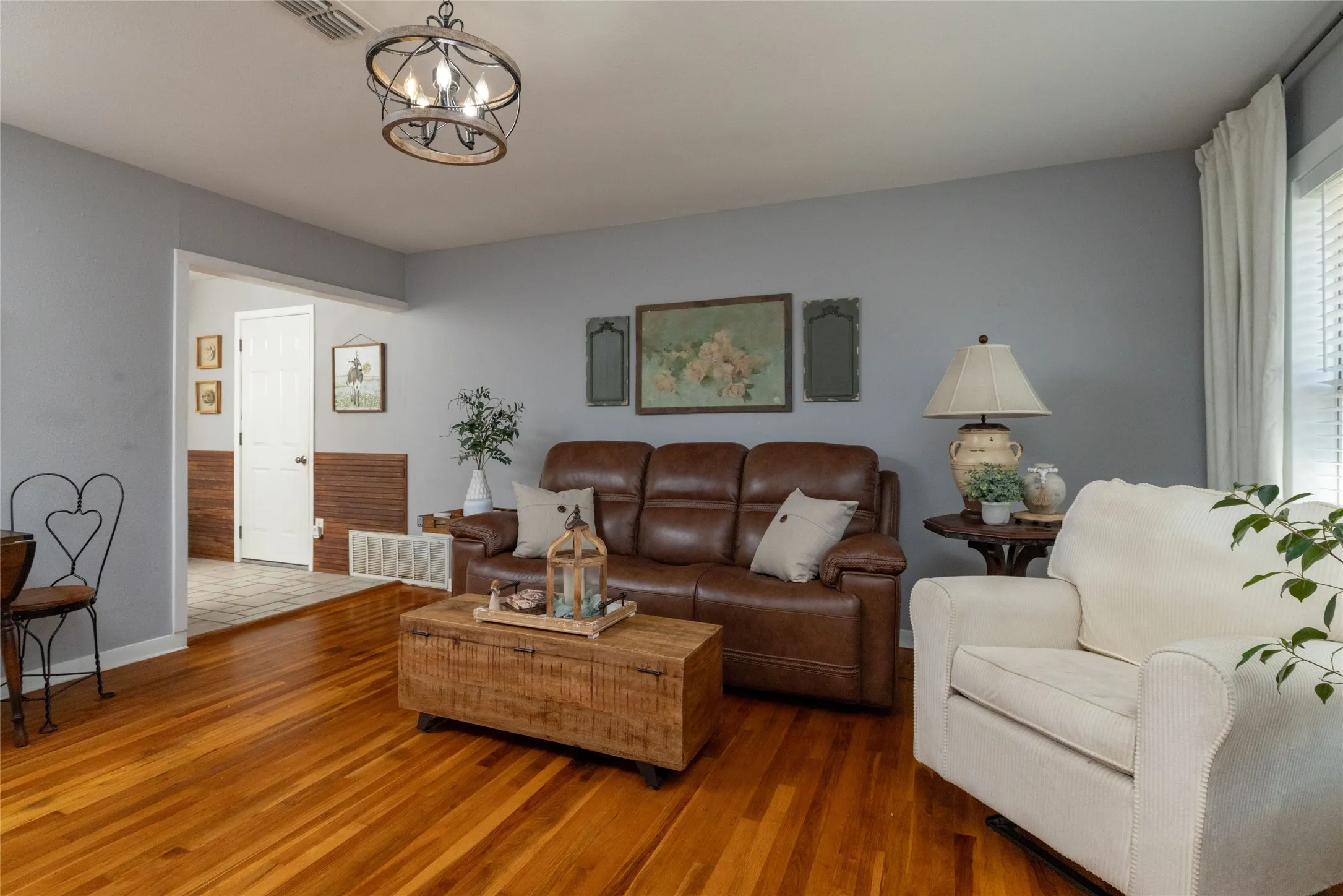 Single Family Residence For Sale in Parker County , 1209 Grace Street, Weatherford, Texas 76086, 2 Bedroom, 1 Bathroom, 1 Garage spaces, 842 Sqft, built in 1950, mls#21374527, Real Estate Agent in Weatherford, Homes For Sale in Parker county, Homes For Sale in Weatherford, Realtor in Weatherford Texas, Real Estate Brokerage Independent Realty Texas, Luminita Cordes Realtor