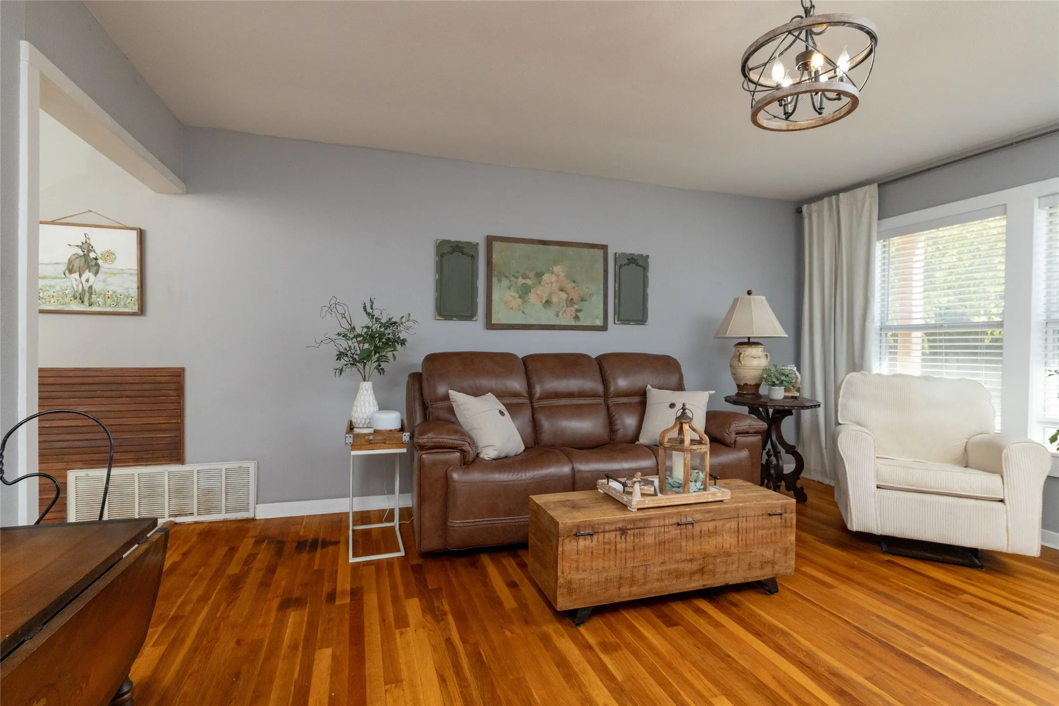 Single Family Residence For Sale in Parker County , 1209 Grace Street, Weatherford, Texas 76086, 2 Bedroom, 1 Bathroom, 1 Garage spaces, 842 Sqft, built in 1950, mls#21374527, Real Estate Agent in Weatherford, Homes For Sale in Parker county, Homes For Sale in Weatherford, Realtor in Weatherford Texas, Real Estate Brokerage Independent Realty Texas, Luminita Cordes Realtor