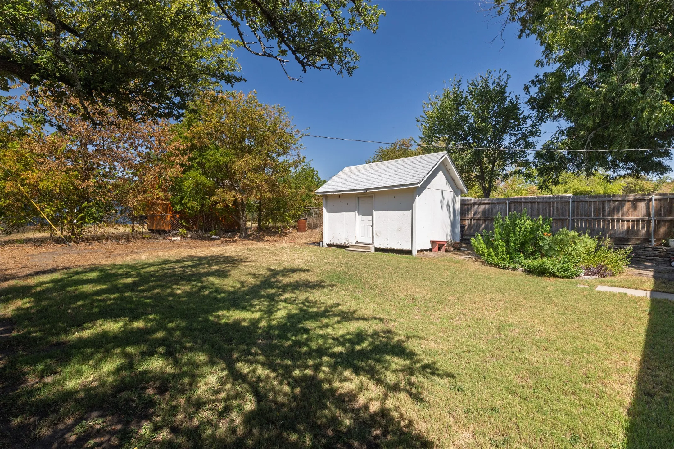 Single Family Residence For Sale in Parker County , 1209 Grace Street, Weatherford, Texas 76086, 2 Bedroom, 1 Bathroom, 1 Garage spaces, 842 Sqft, built in 1950, mls#21374527, Real Estate Agent in Weatherford, Homes For Sale in Parker county, Homes For Sale in Weatherford, Realtor in Weatherford Texas, Real Estate Brokerage Independent Realty Texas, Luminita Cordes Realtor