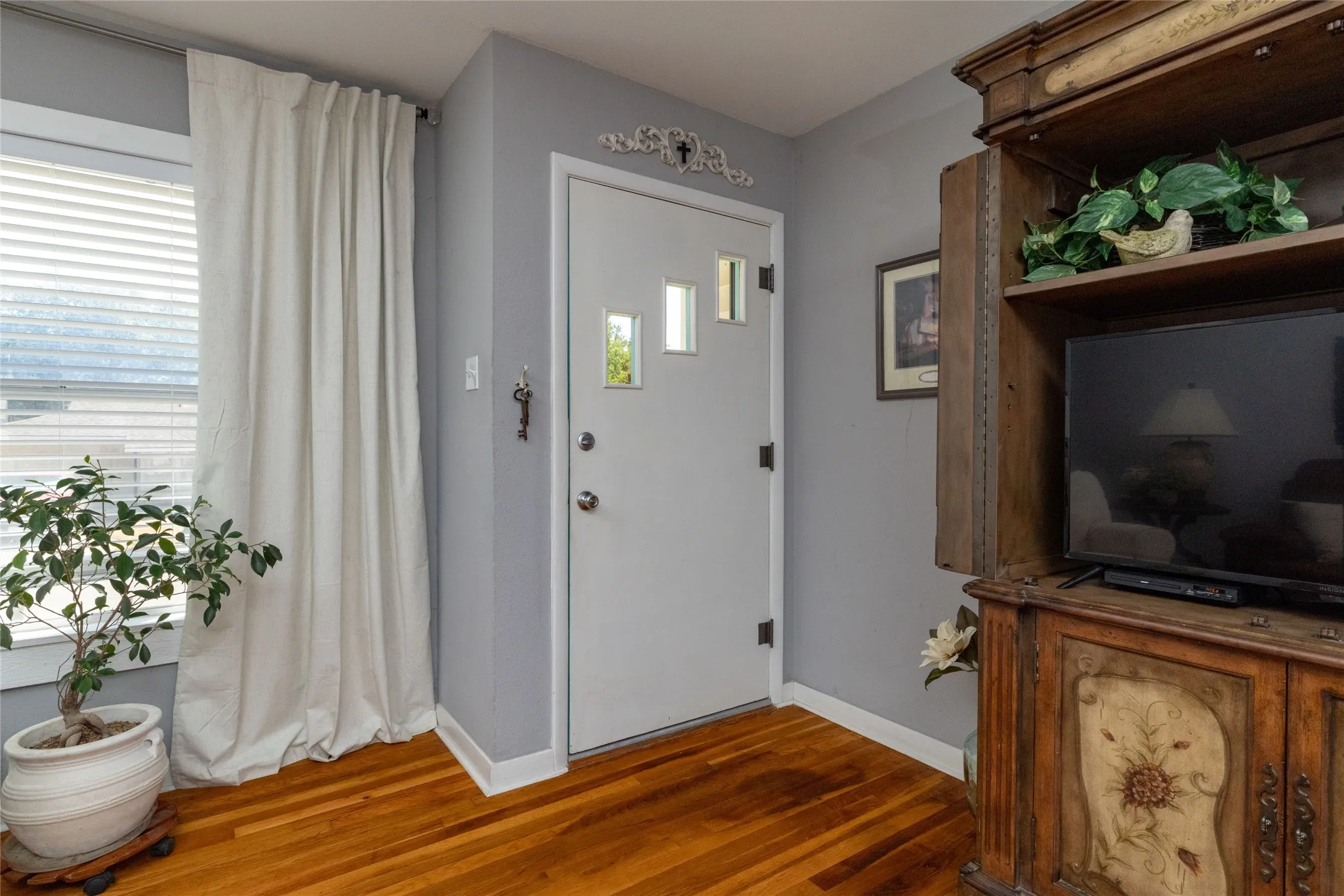Single Family Residence For Sale in Parker County , 1209 Grace Street, Weatherford, Texas 76086, 2 Bedroom, 1 Bathroom, 1 Garage spaces, 842 Sqft, built in 1950, mls#21374527, Real Estate Agent in Weatherford, Homes For Sale in Parker county, Homes For Sale in Weatherford, Realtor in Weatherford Texas, Real Estate Brokerage Independent Realty Texas, Luminita Cordes Realtor