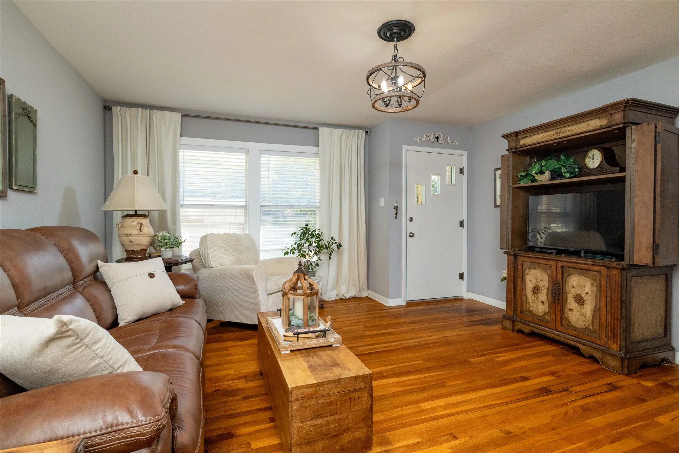 Single Family Residence For Sale in Parker County , 1209 Grace Street, Weatherford, Texas 76086, 2 Bedroom, 1 Bathroom, 1 Garage spaces, 842 Sqft, built in 1950, mls#21374527, Real Estate Agent in Weatherford, Homes For Sale in Parker county, Homes For Sale in Weatherford, Realtor in Weatherford Texas, Real Estate Brokerage Independent Realty Texas, Luminita Cordes Realtor