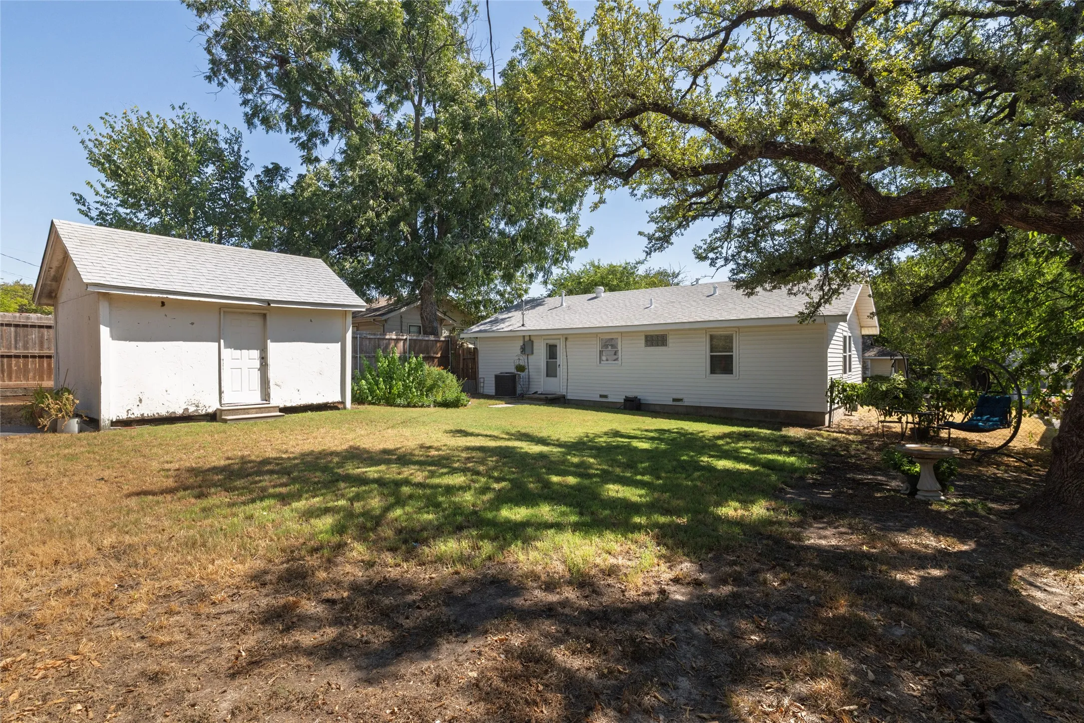 Single Family Residence For Sale in Parker County , 1209 Grace Street, Weatherford, Texas 76086, 2 Bedroom, 1 Bathroom, 1 Garage spaces, 842 Sqft, built in 1950, mls#21374527, Real Estate Agent in Weatherford, Homes For Sale in Parker county, Homes For Sale in Weatherford, Realtor in Weatherford Texas, Real Estate Brokerage Independent Realty Texas, Luminita Cordes Realtor