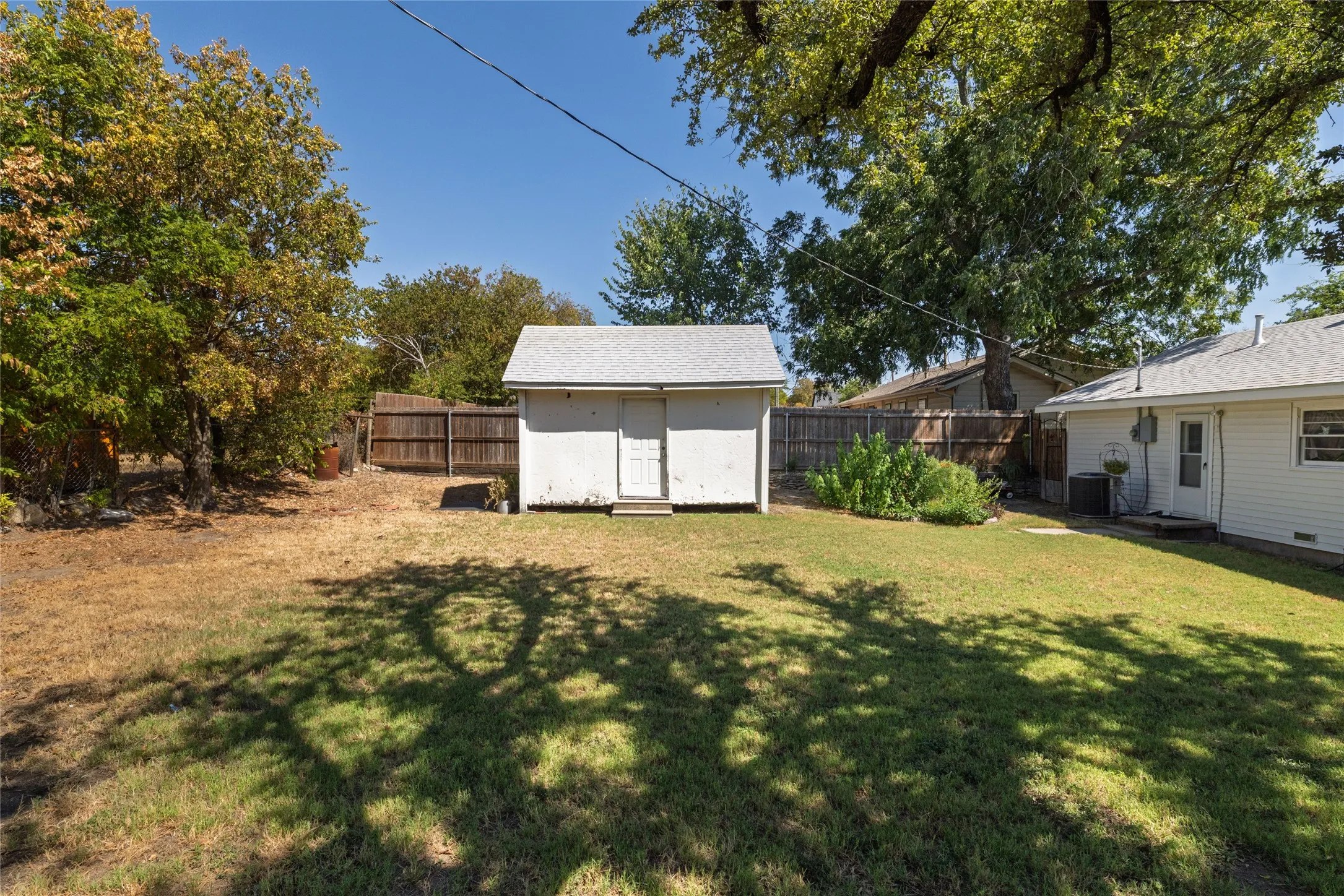Single Family Residence For Sale in Parker County , 1209 Grace Street, Weatherford, Texas 76086, 2 Bedroom, 1 Bathroom, 1 Garage spaces, 842 Sqft, built in 1950, mls#21374527, Real Estate Agent in Weatherford, Homes For Sale in Parker county, Homes For Sale in Weatherford, Realtor in Weatherford Texas, Real Estate Brokerage Independent Realty Texas, Luminita Cordes Realtor