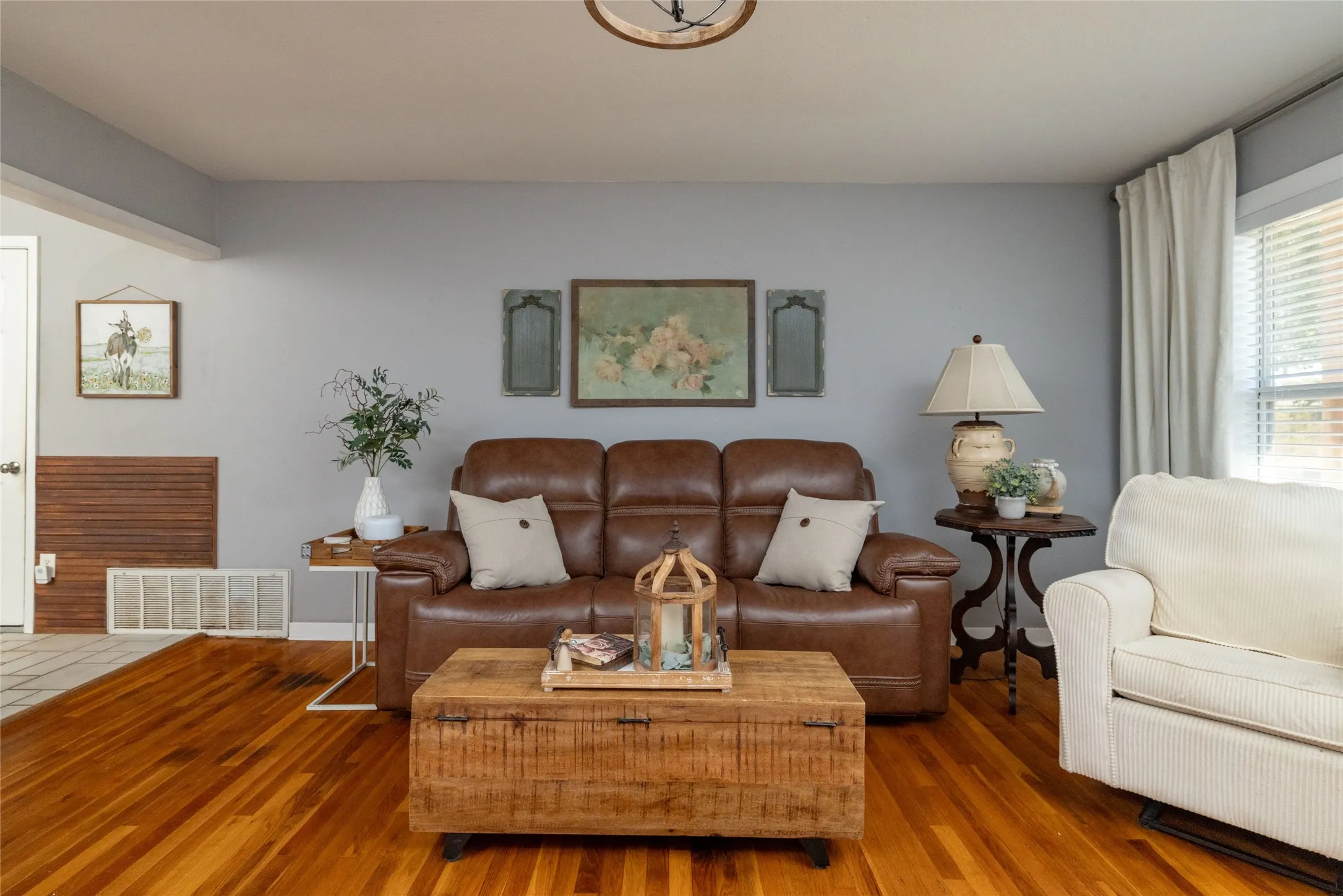 Single Family Residence For Sale in Parker County , 1209 Grace Street, Weatherford, Texas 76086, 2 Bedroom, 1 Bathroom, 1 Garage spaces, 842 Sqft, built in 1950, mls#21374527, Real Estate Agent in Weatherford, Homes For Sale in Parker county, Homes For Sale in Weatherford, Realtor in Weatherford Texas, Real Estate Brokerage Independent Realty Texas, Luminita Cordes Realtor