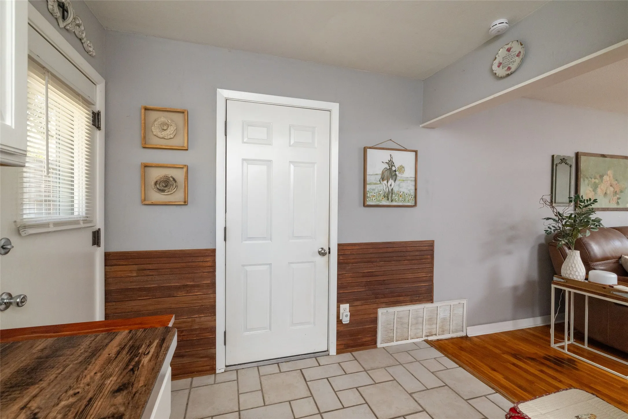 Single Family Residence For Sale in Parker County , 1209 Grace Street, Weatherford, Texas 76086, 2 Bedroom, 1 Bathroom, 1 Garage spaces, 842 Sqft, built in 1950, mls#21374527, Real Estate Agent in Weatherford, Homes For Sale in Parker county, Homes For Sale in Weatherford, Realtor in Weatherford Texas, Real Estate Brokerage Independent Realty Texas, Luminita Cordes Realtor